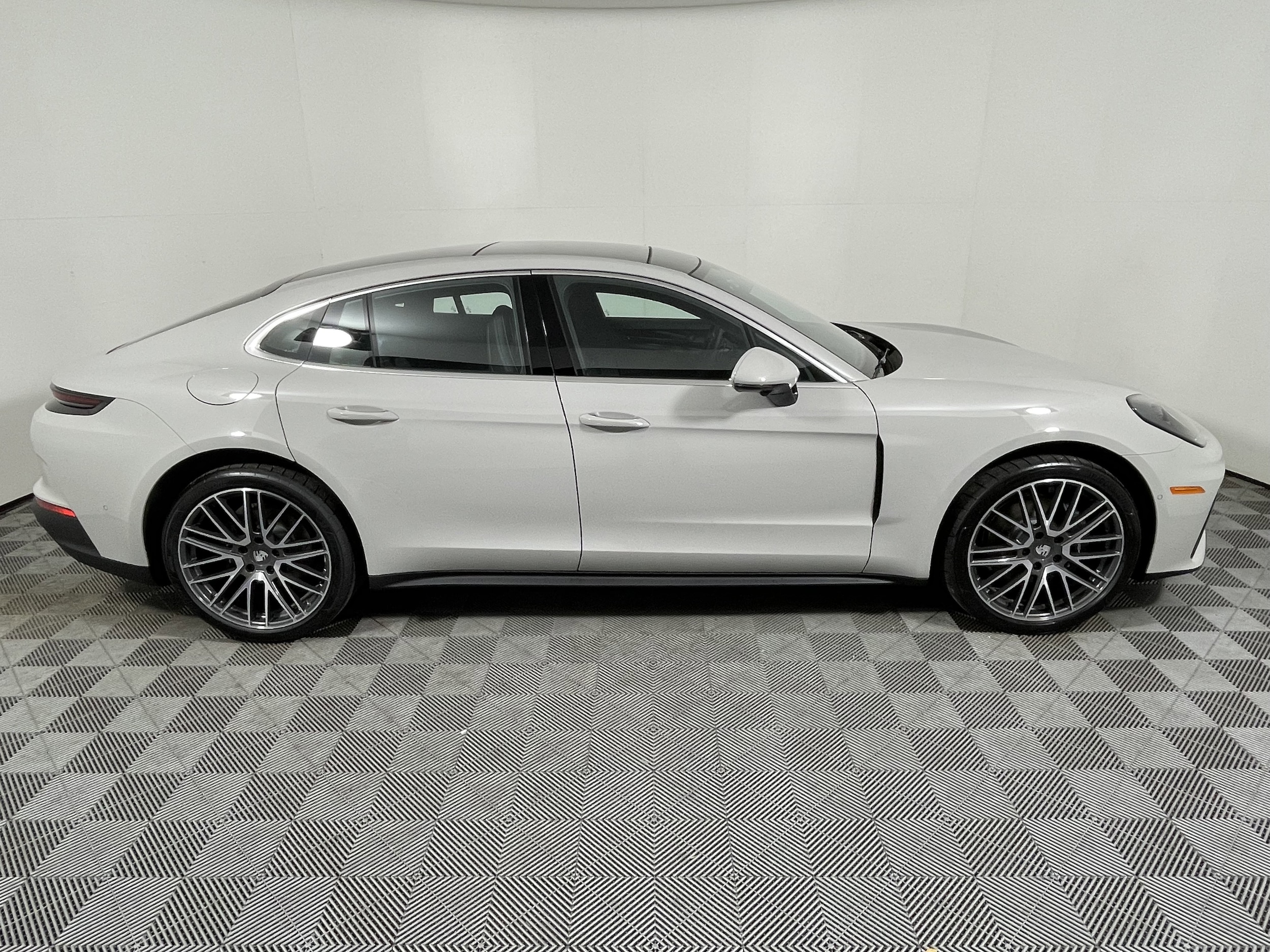 2026 Porsche Panamera Base - Photo 8
