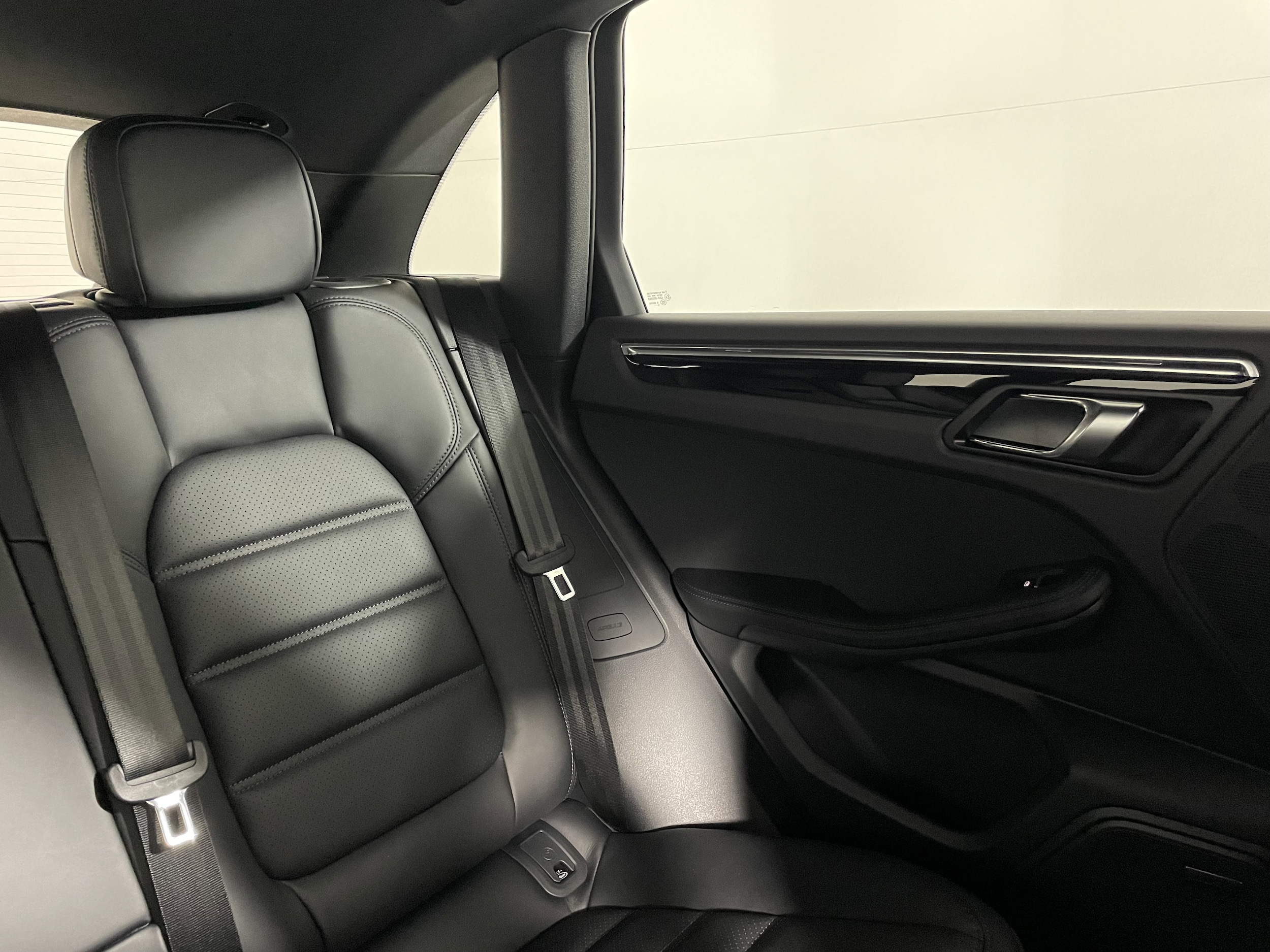 2026 Porsche Macan S - Photo 17
