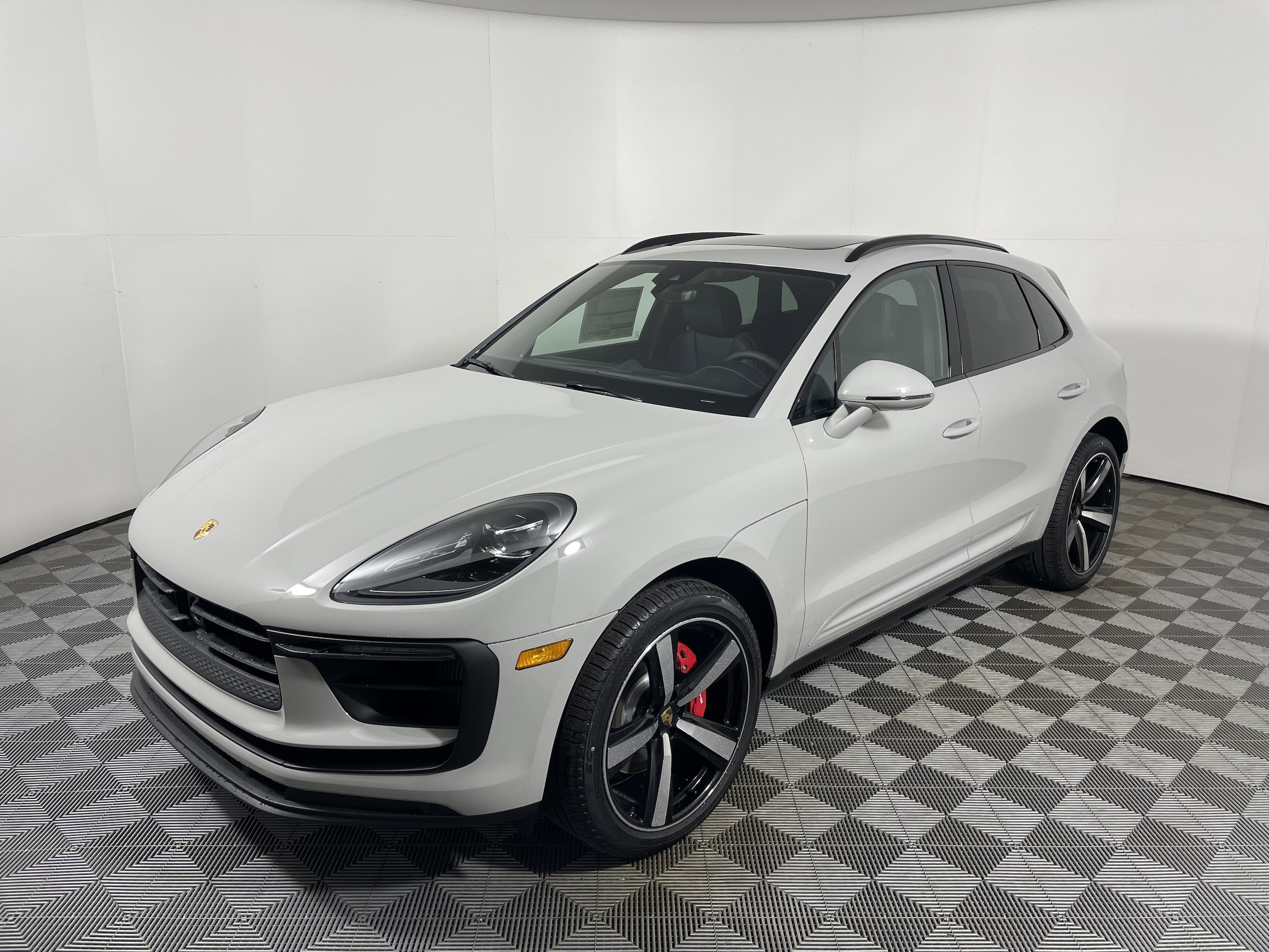 2026 Porsche Macan S - Photo 11