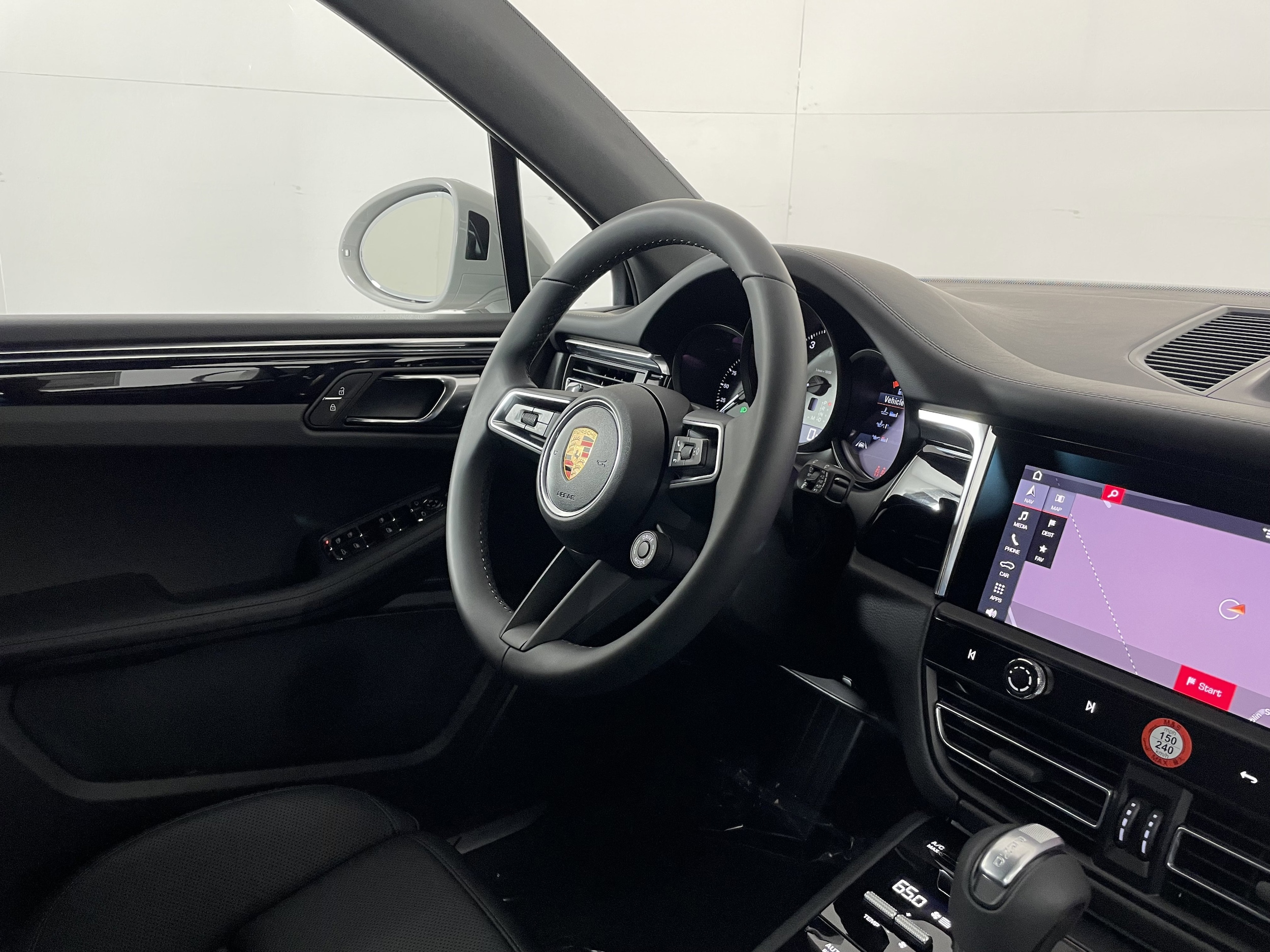 2026 Porsche Macan S - Photo 12
