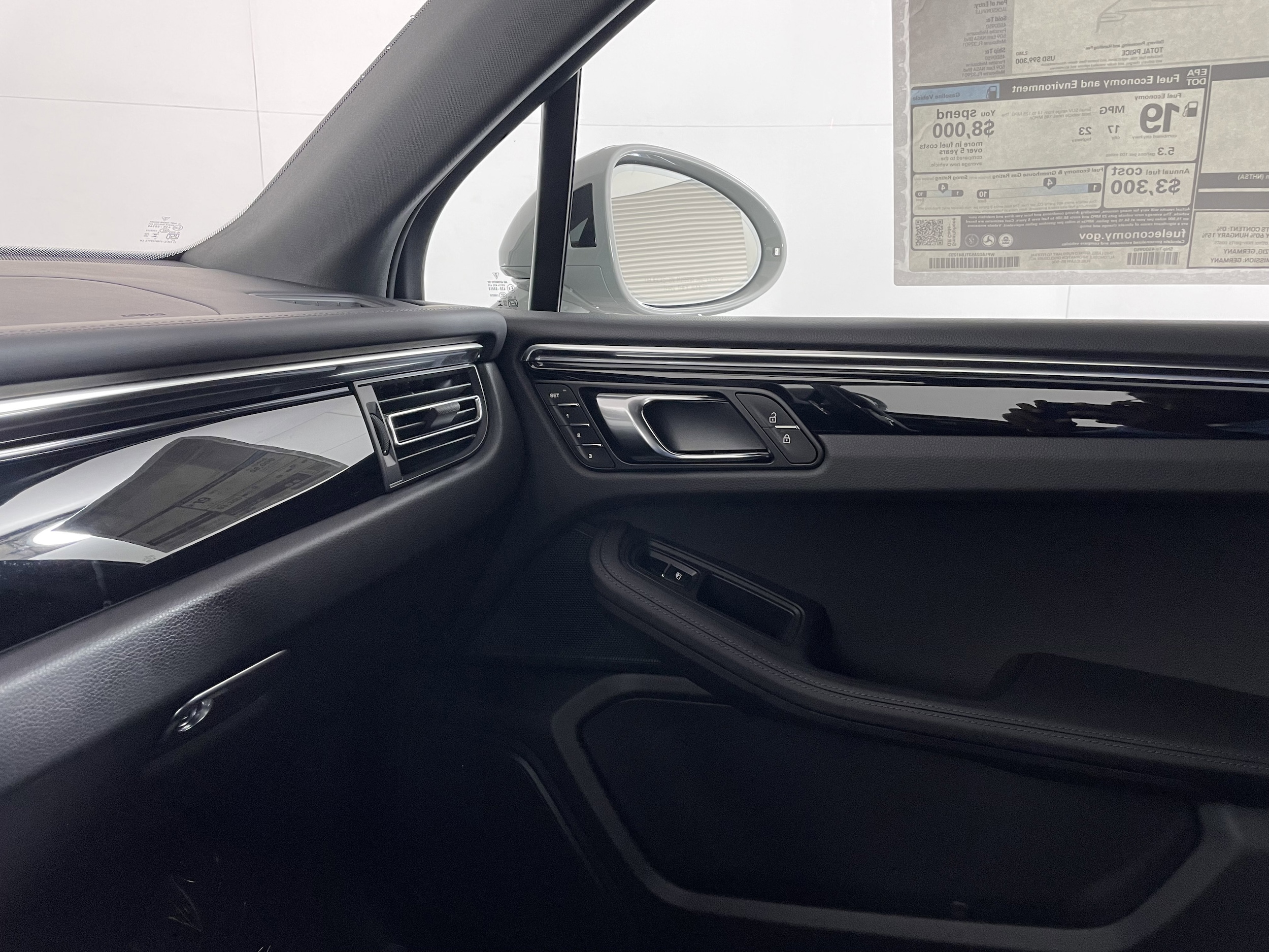 2026 Porsche Macan S - Photo 14
