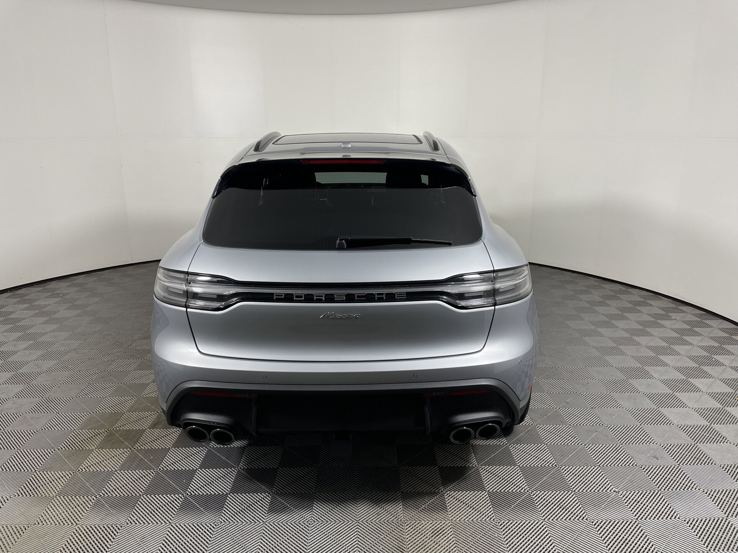 2026 Porsche Macan T - Photo 6