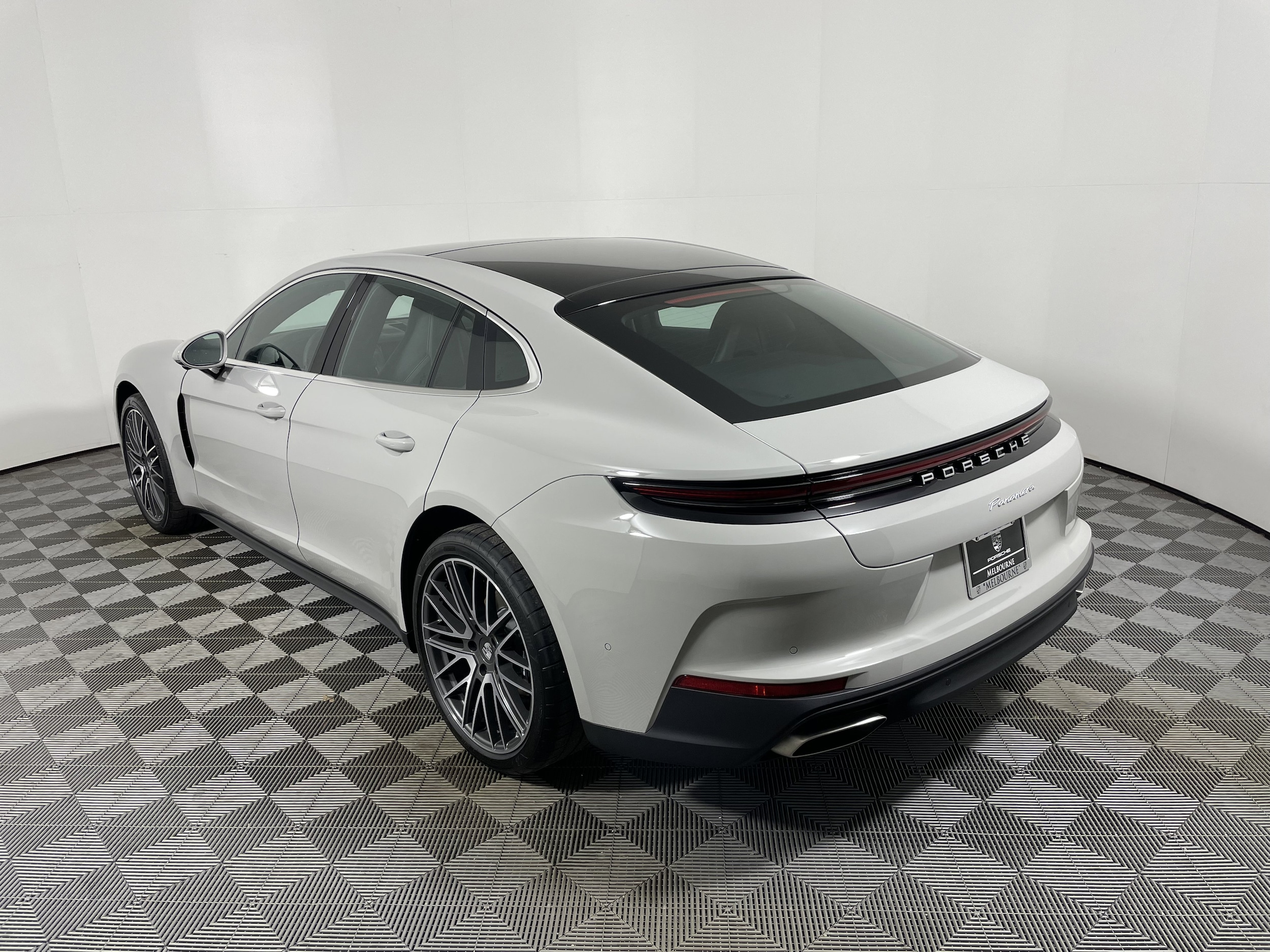 2026 Porsche Panamera Base - Photo 3