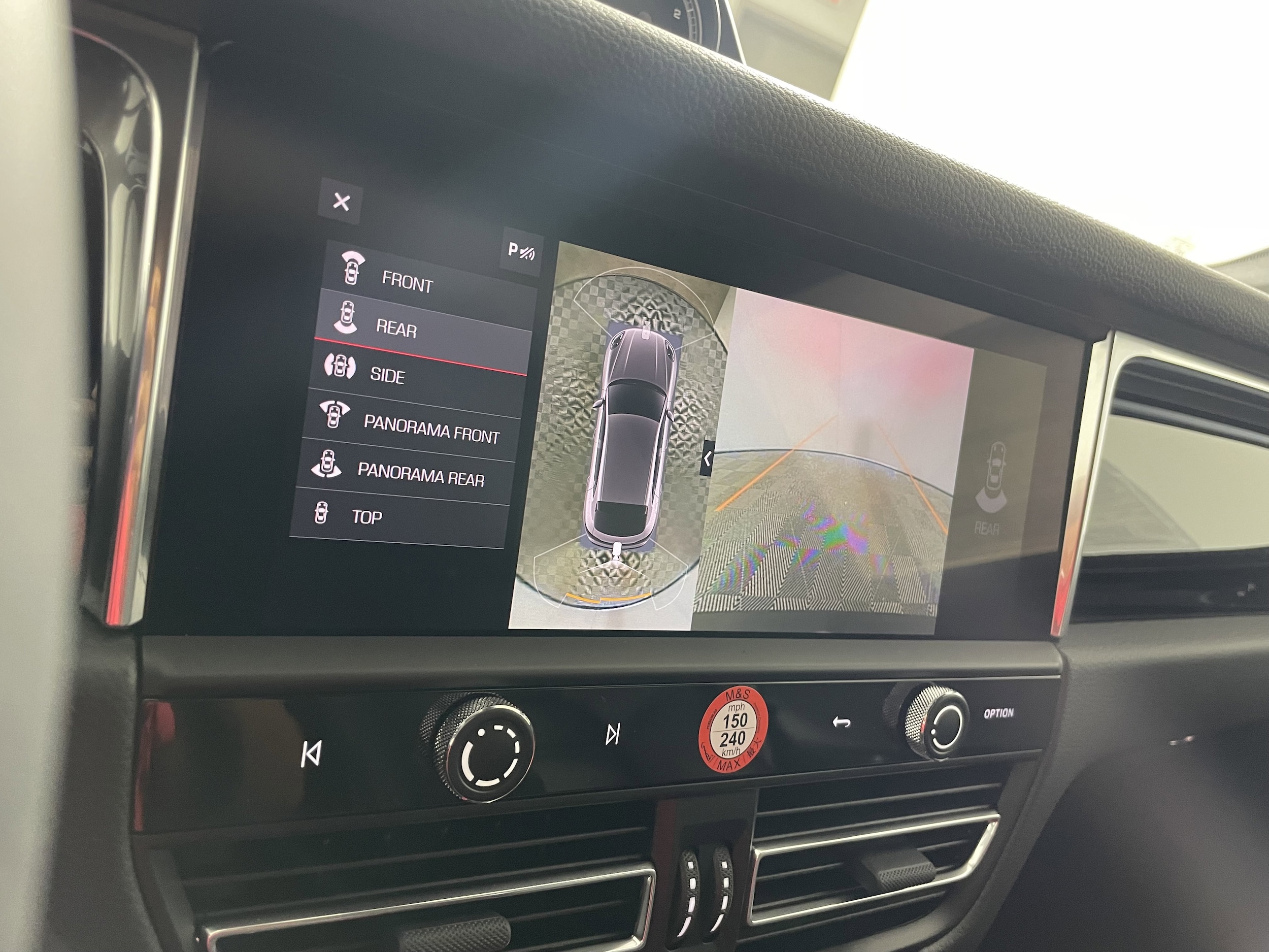 2026 Porsche Macan T - Photo 24