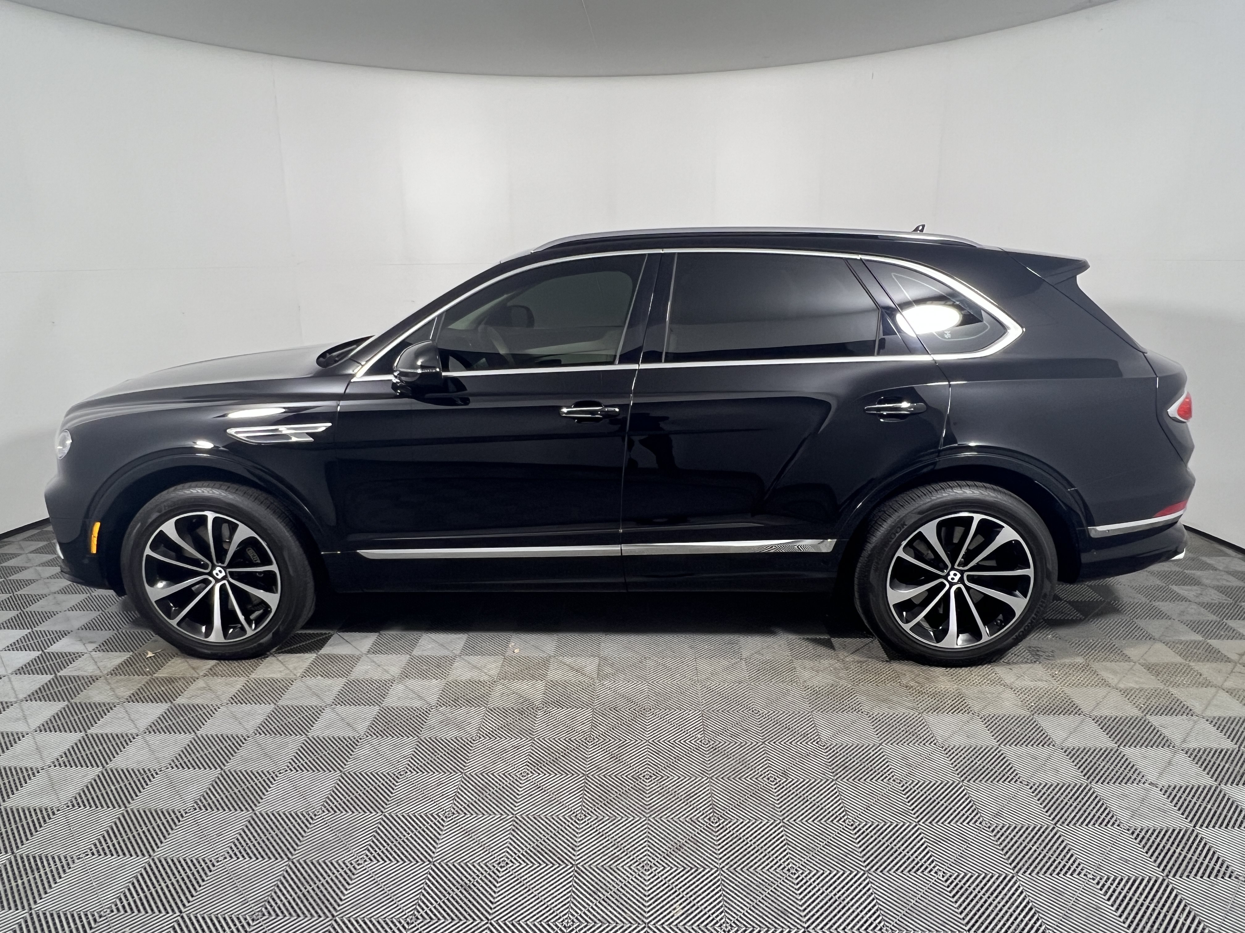 Used 2021 Bentley Bentayga V8 AWD SUV