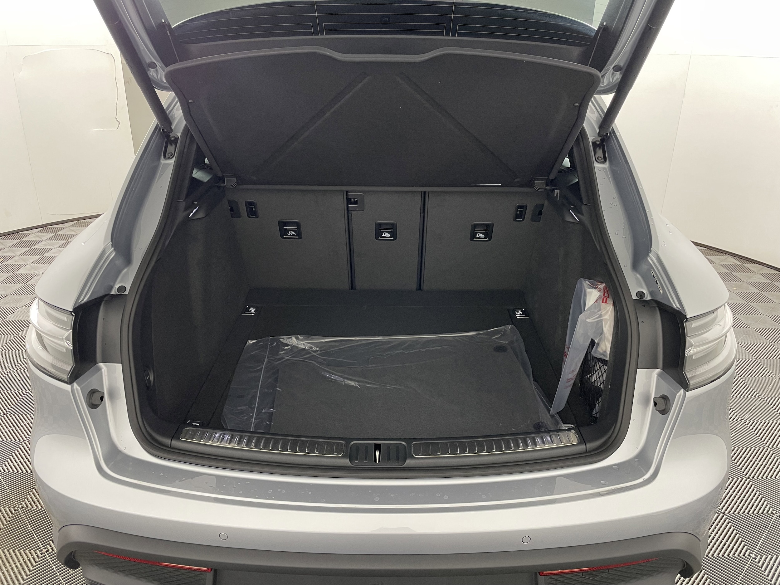 2026 Porsche Macan T - Photo 21
