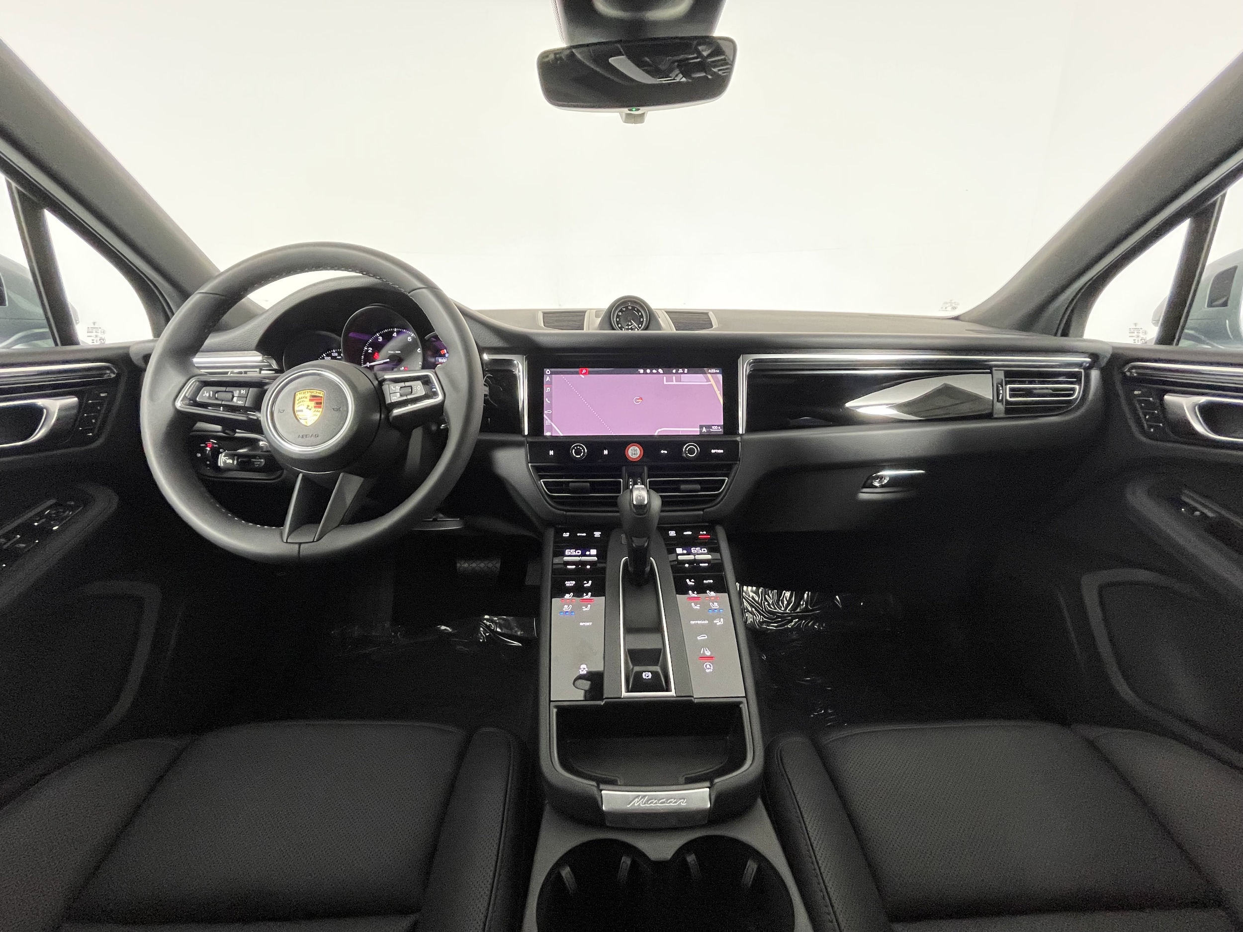2026 Porsche Macan T - Photo 13