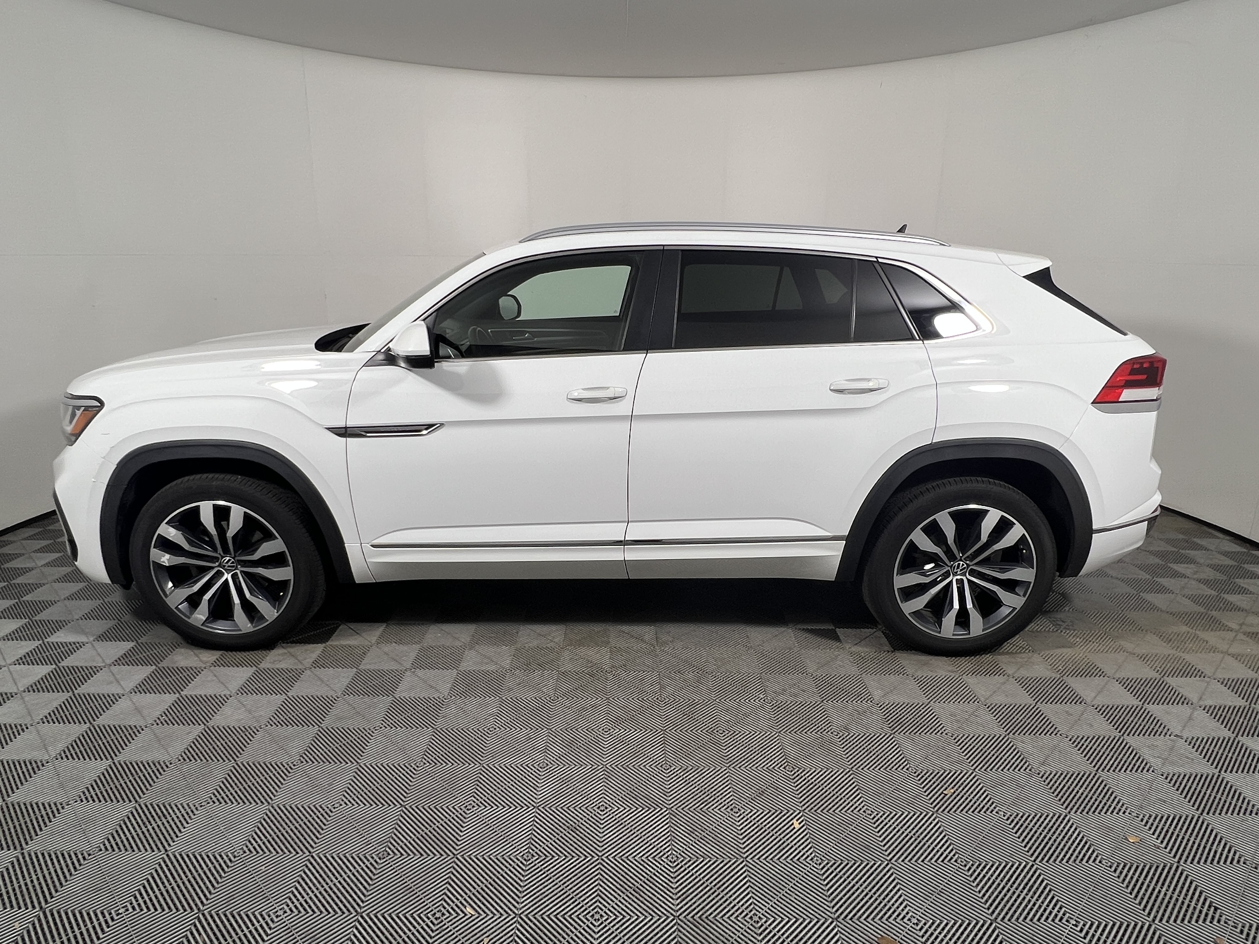 Used 2020 Volkswagen Atlas Cross Sport 3.6L V6 SEL R-Line SUV
