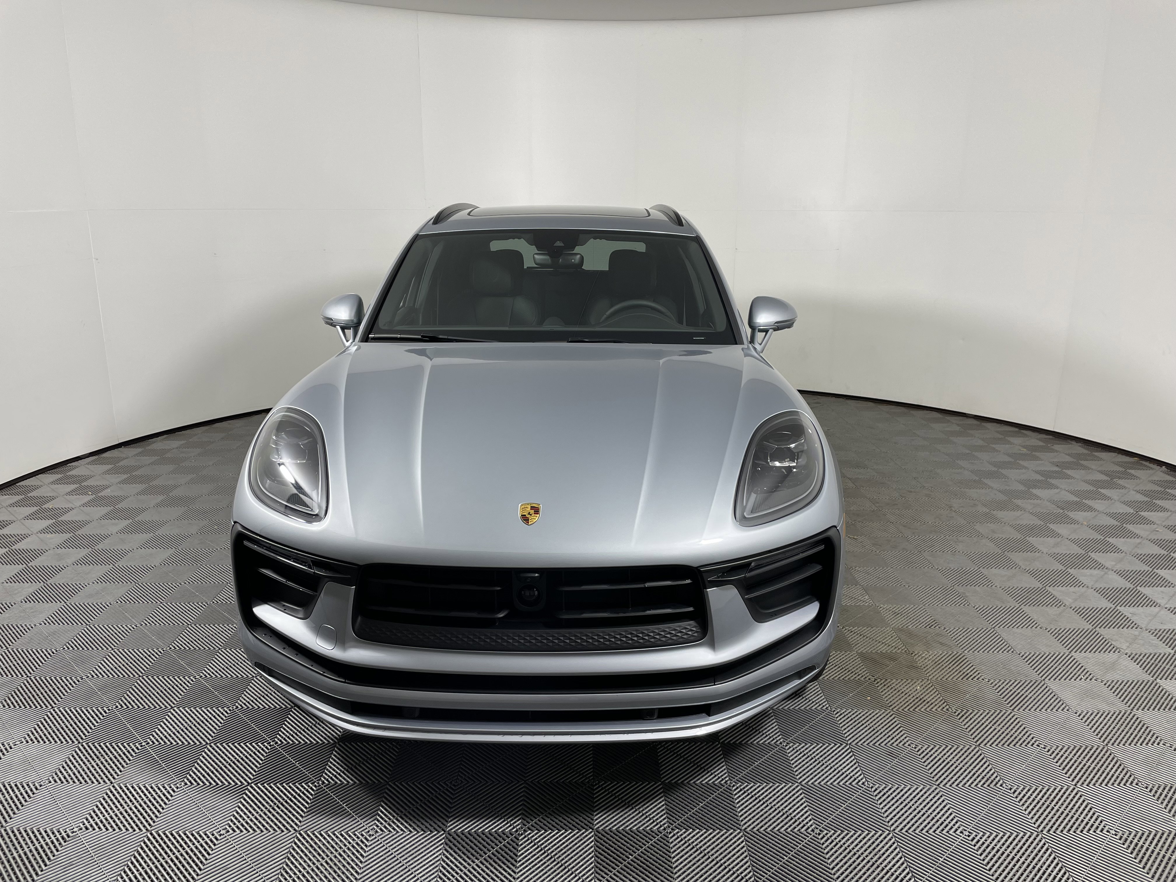 2026 Porsche Macan T - Photo 10