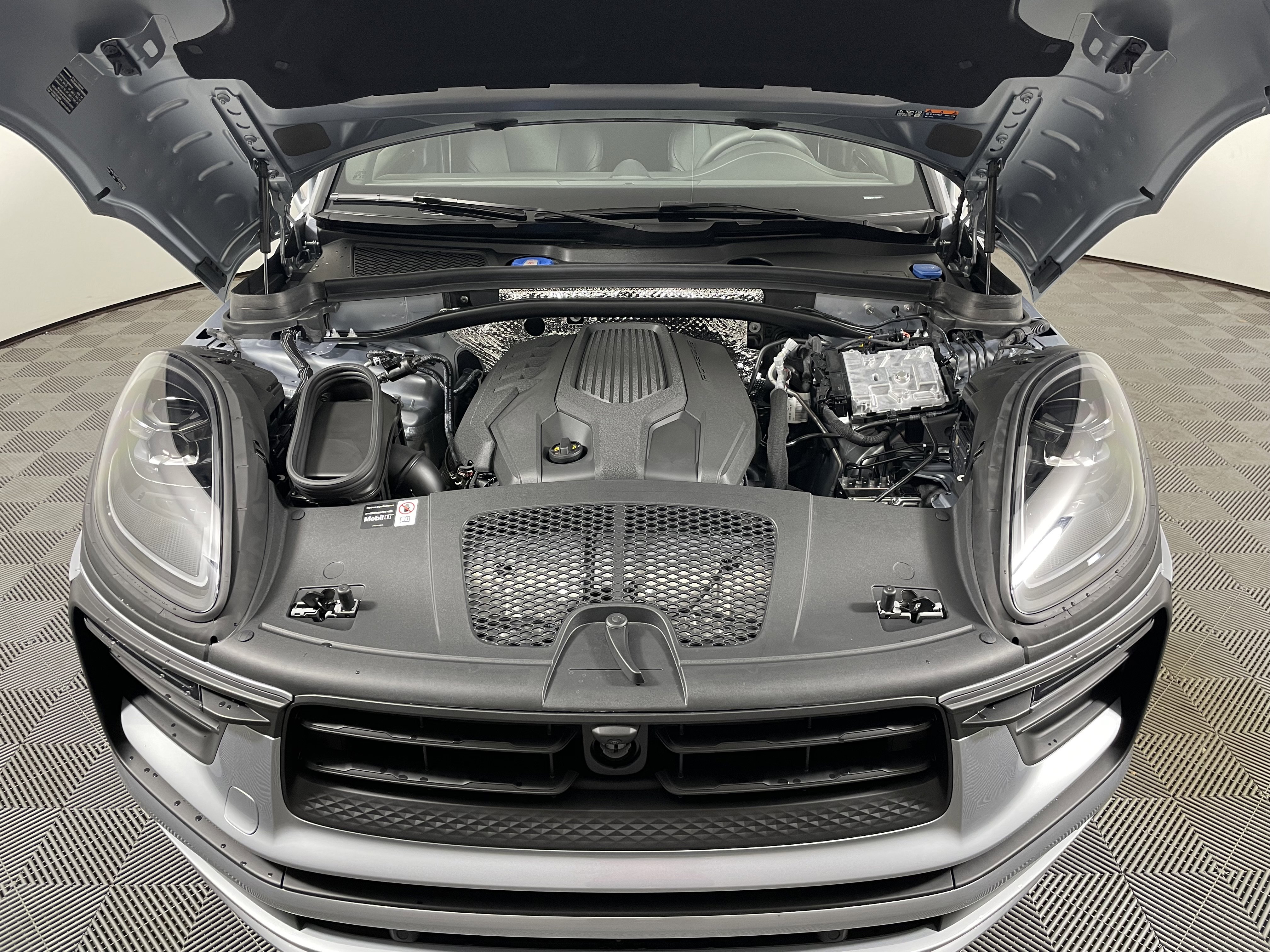 2026 Porsche Macan T - Photo 22