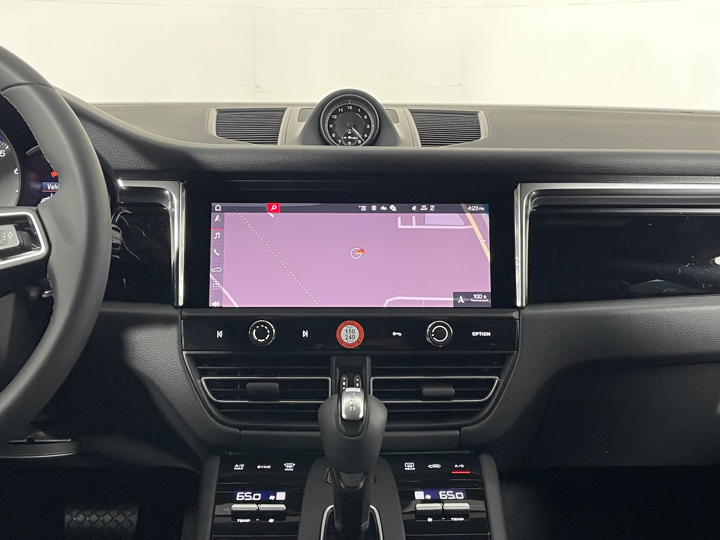 2026 Porsche Macan T - Photo 19