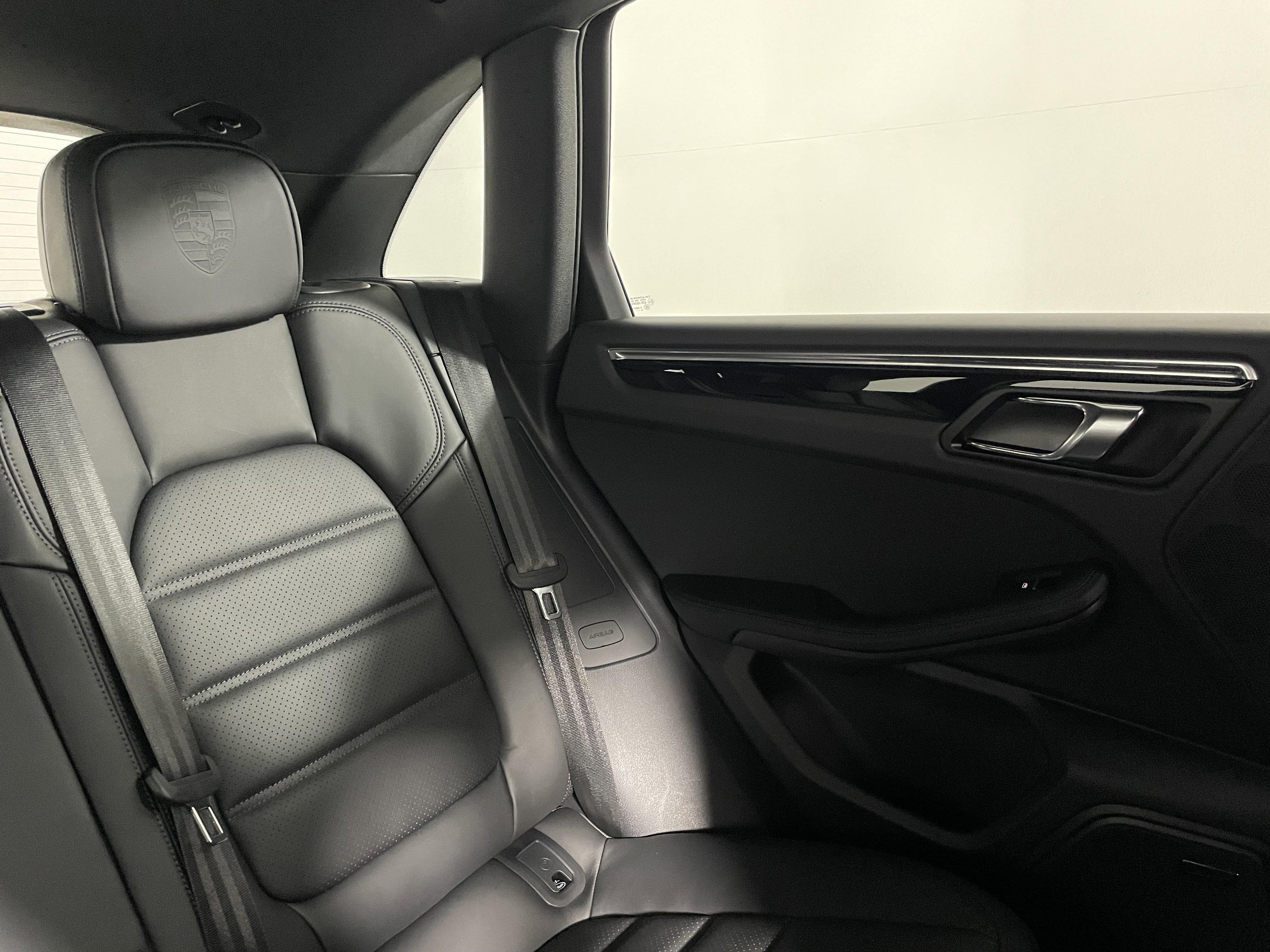 2026 Porsche Macan T - Photo 17