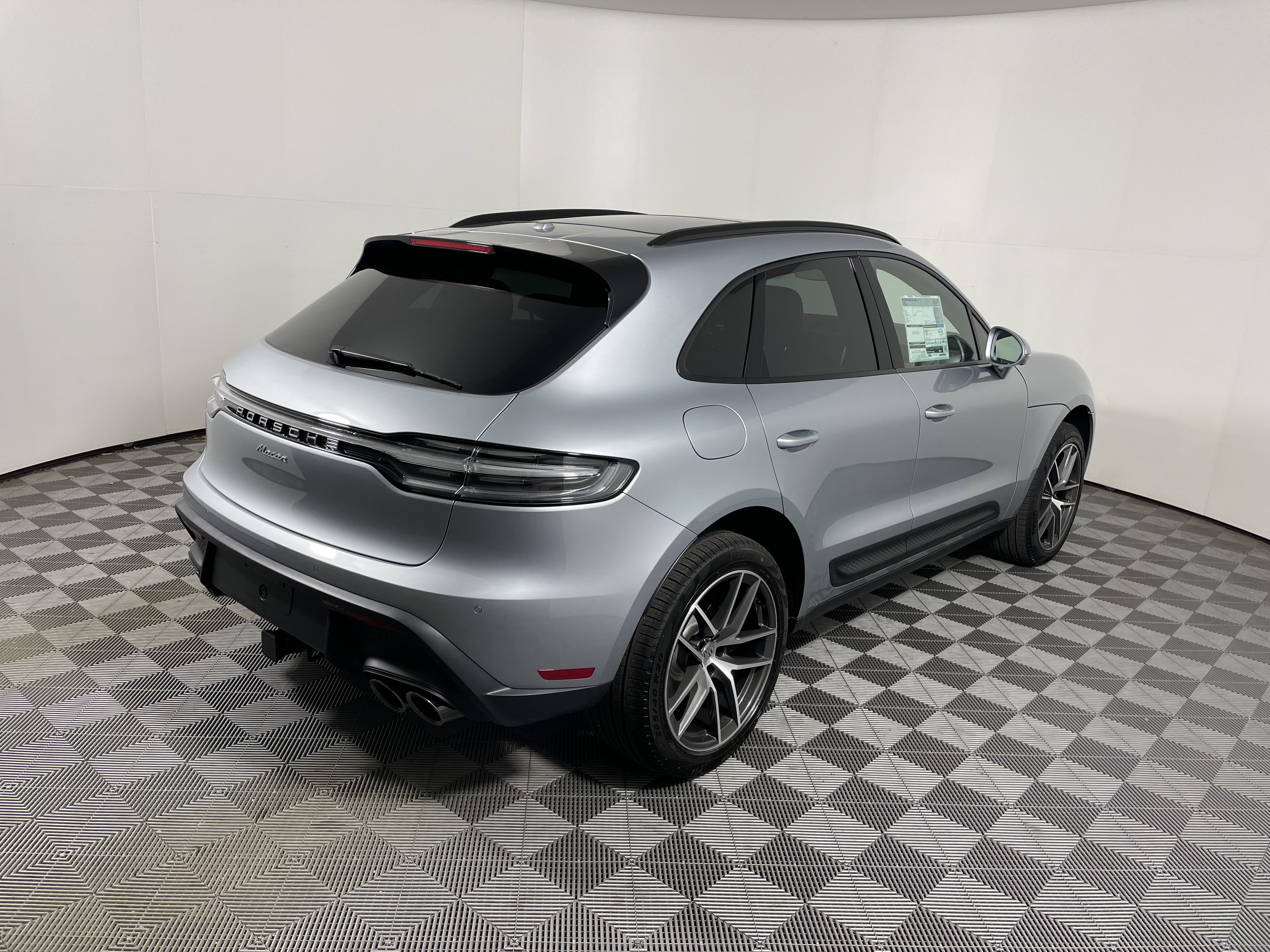 2026 Porsche Macan T - Photo 7