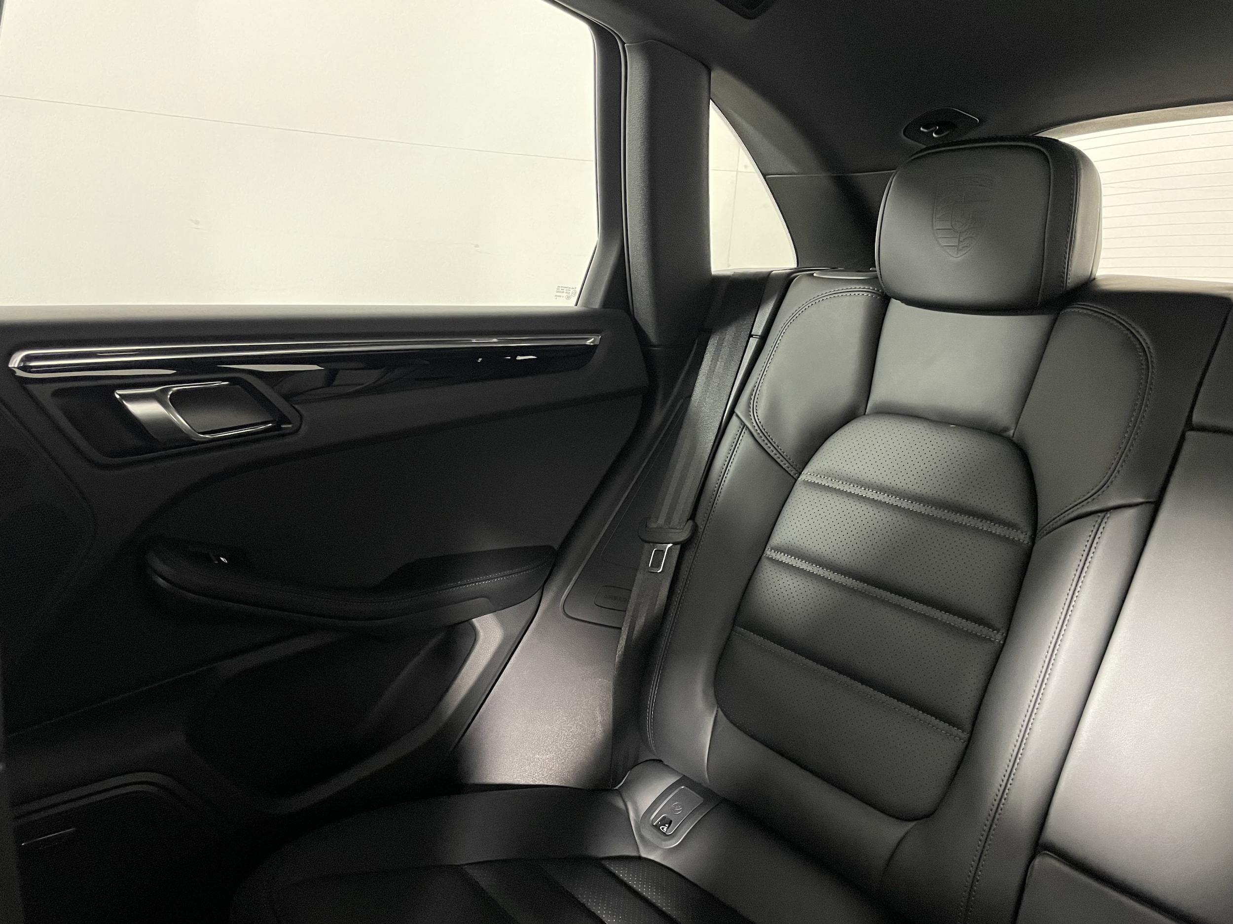2026 Porsche Macan T - Photo 15