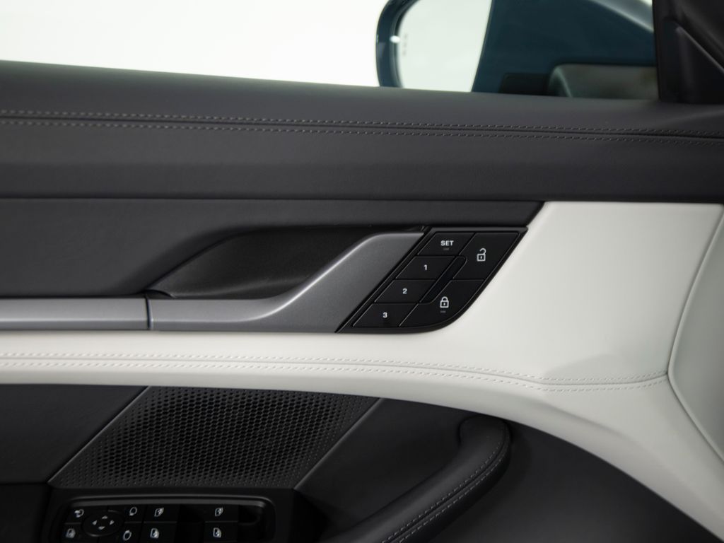 2026 Porsche Taycan Base - Photo 14