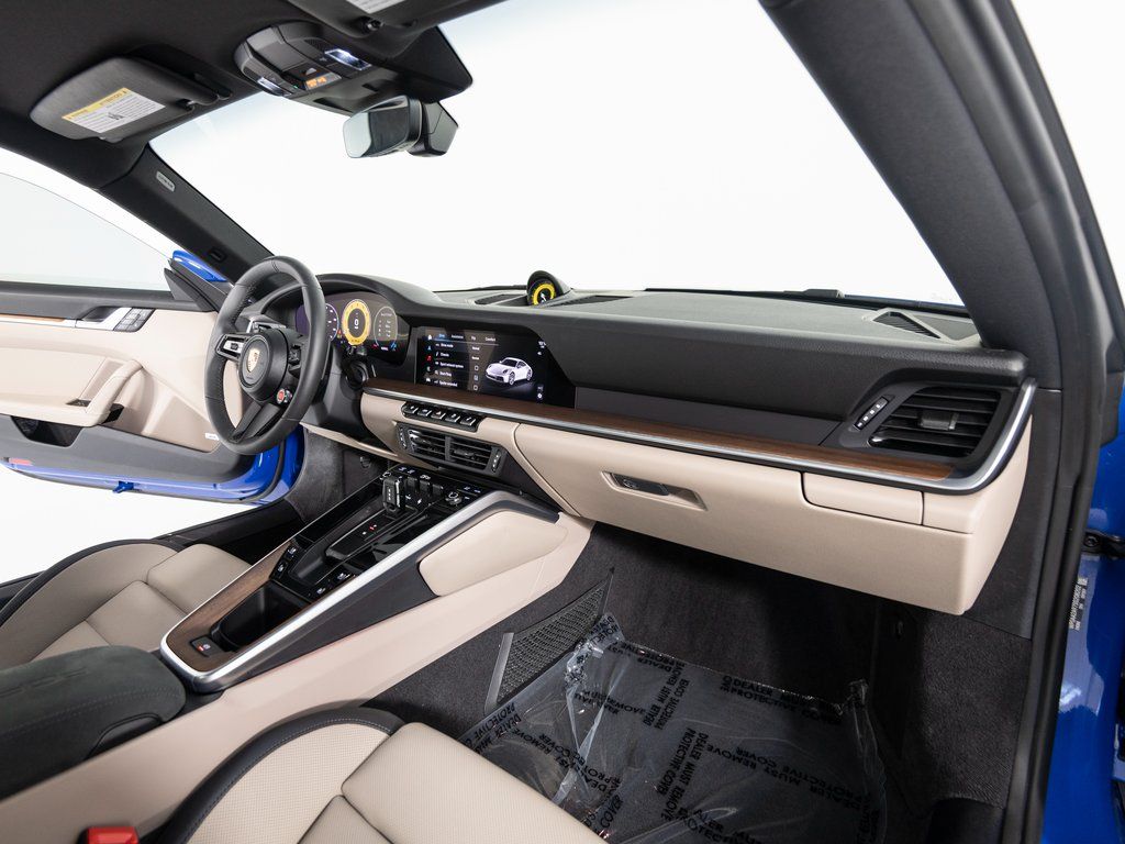 2025 Porsche 911 - Photo 27
