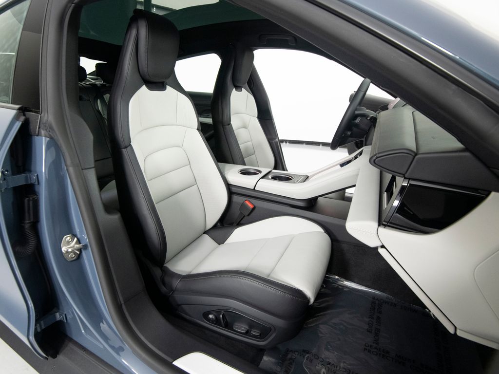 2026 Porsche Taycan Base - Photo 29