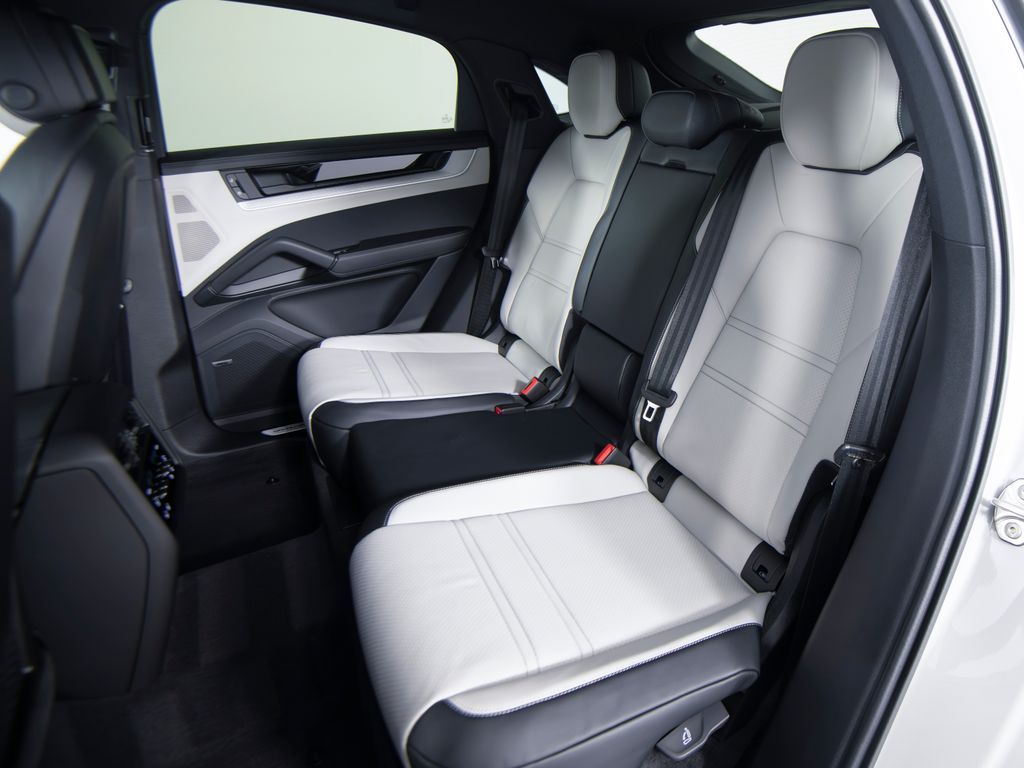 2026 Porsche Cayenne Coupe S E-Hybrid - Photo 33