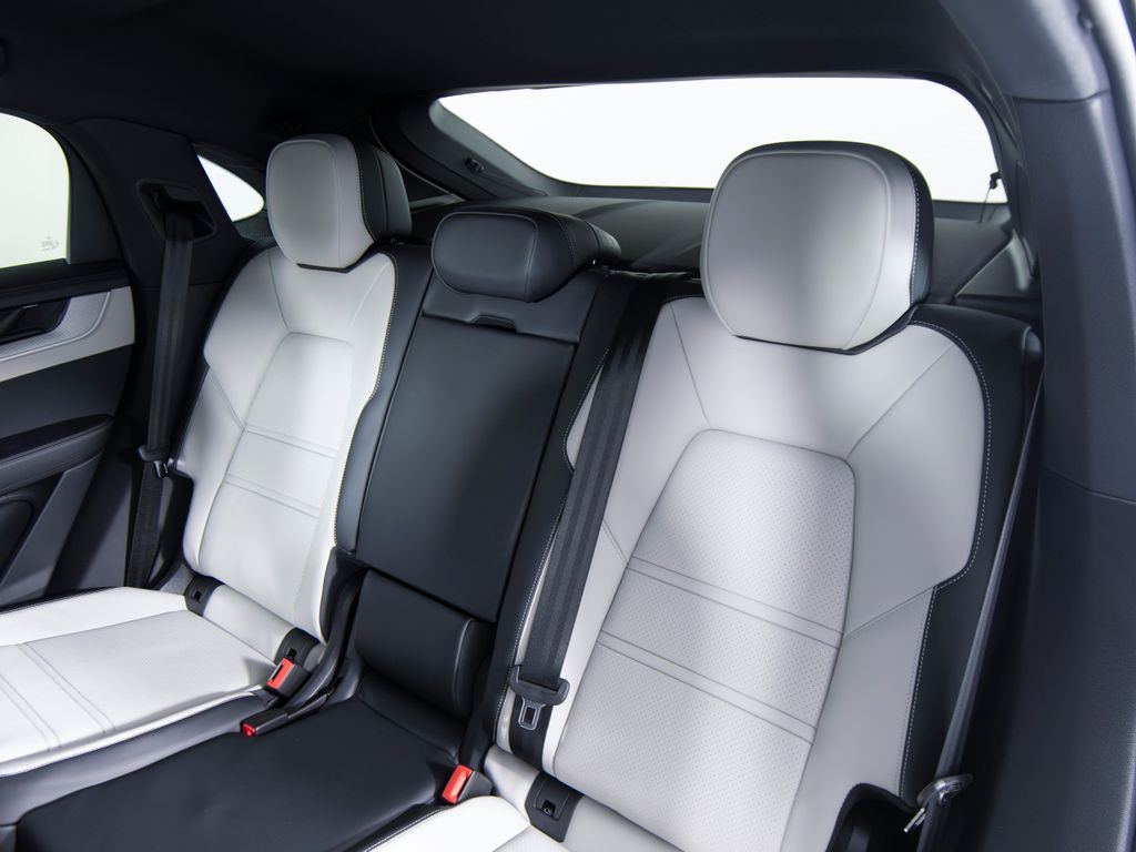 2026 Porsche Cayenne Coupe S E-Hybrid - Photo 34