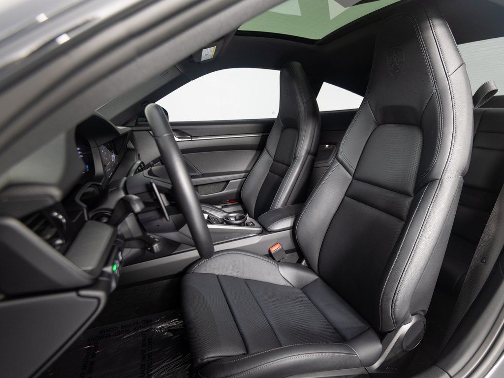 2025 Porsche 911 - Photo 5