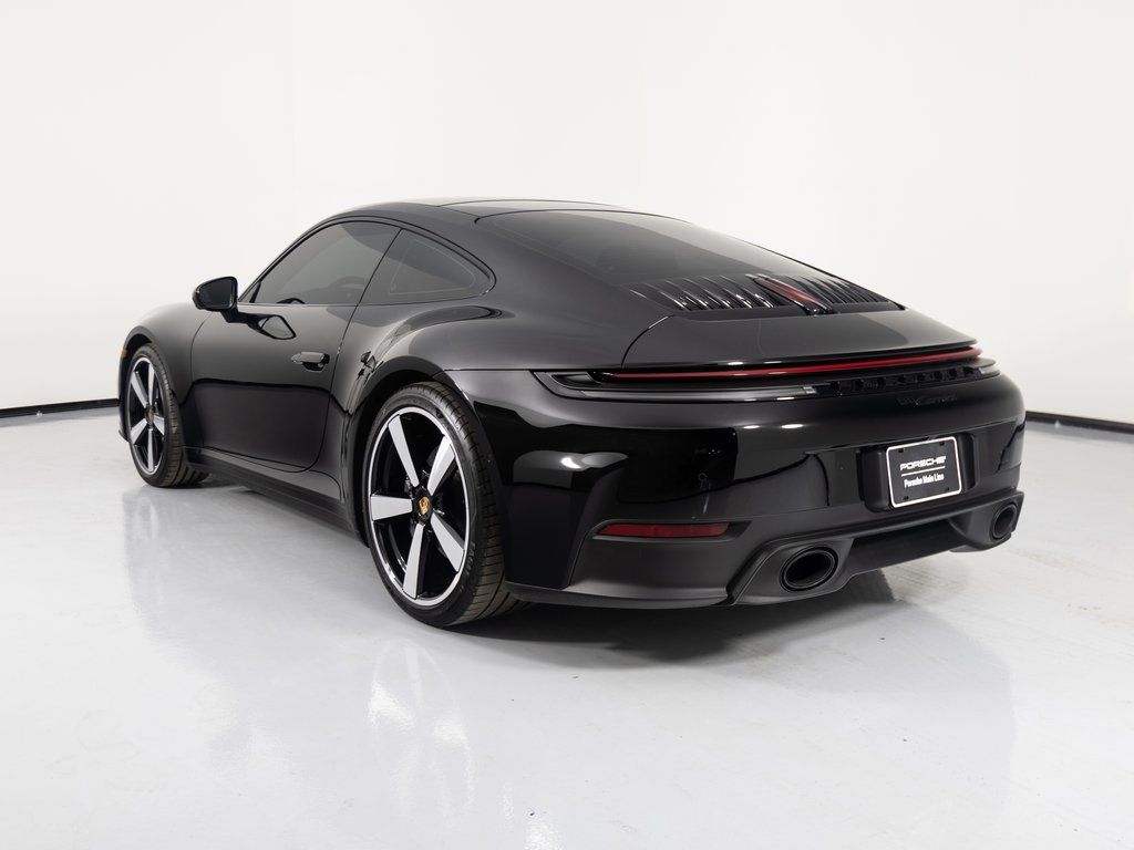 2025 Porsche 911 - Photo 3