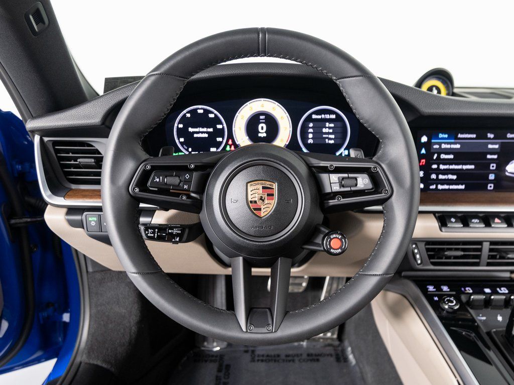 2025 Porsche 911 - Photo 31