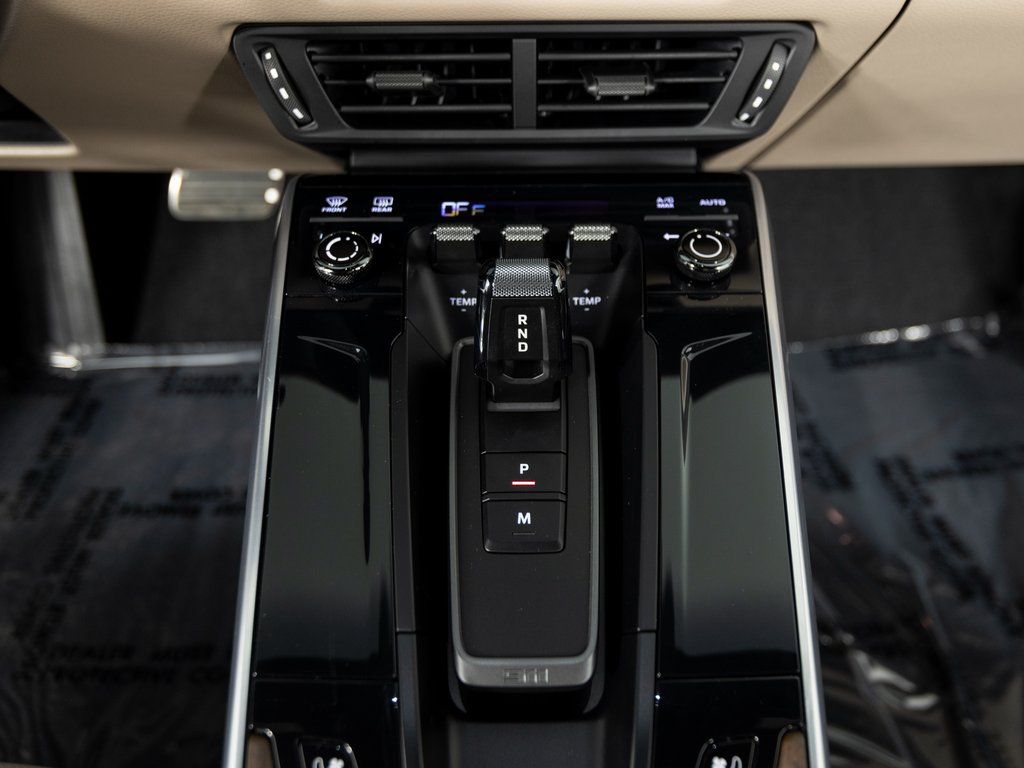 2025 Porsche 911 - Photo 35
