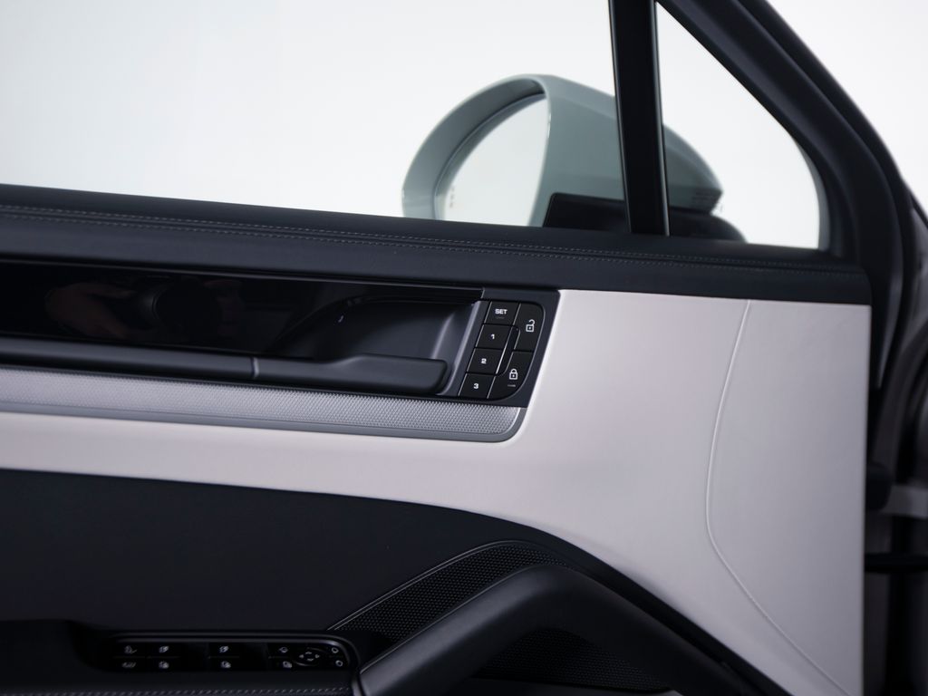 2026 Porsche Cayenne Coupe S E-Hybrid - Photo 16