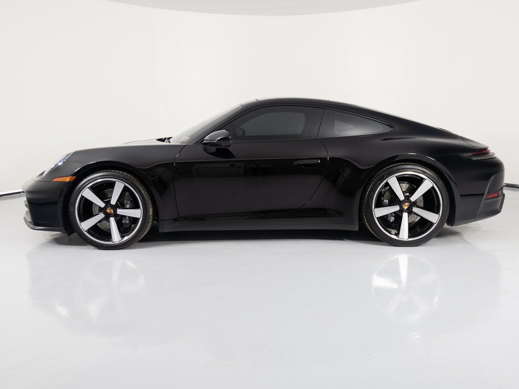 2025 Porsche 911 - Photo 2
