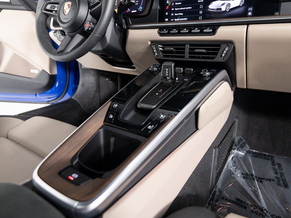 2025 Porsche 911 - Photo 23