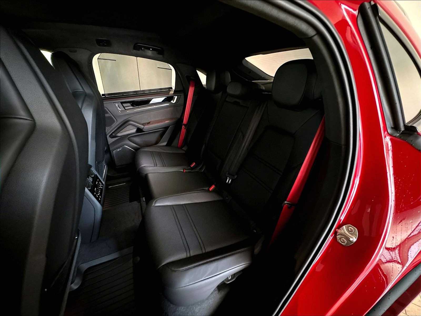 2026 Porsche Cayenne Coupe GTS - Photo 28