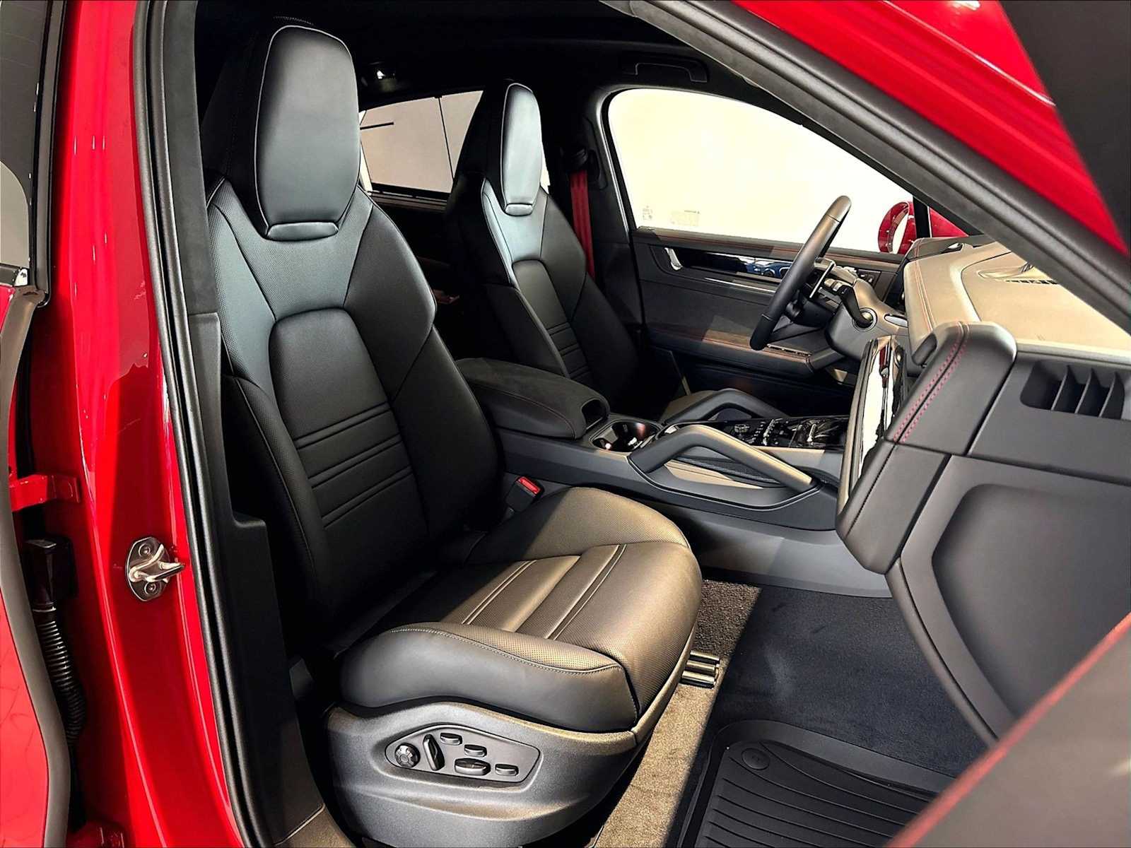 2026 Porsche Cayenne Coupe GTS - Photo 19