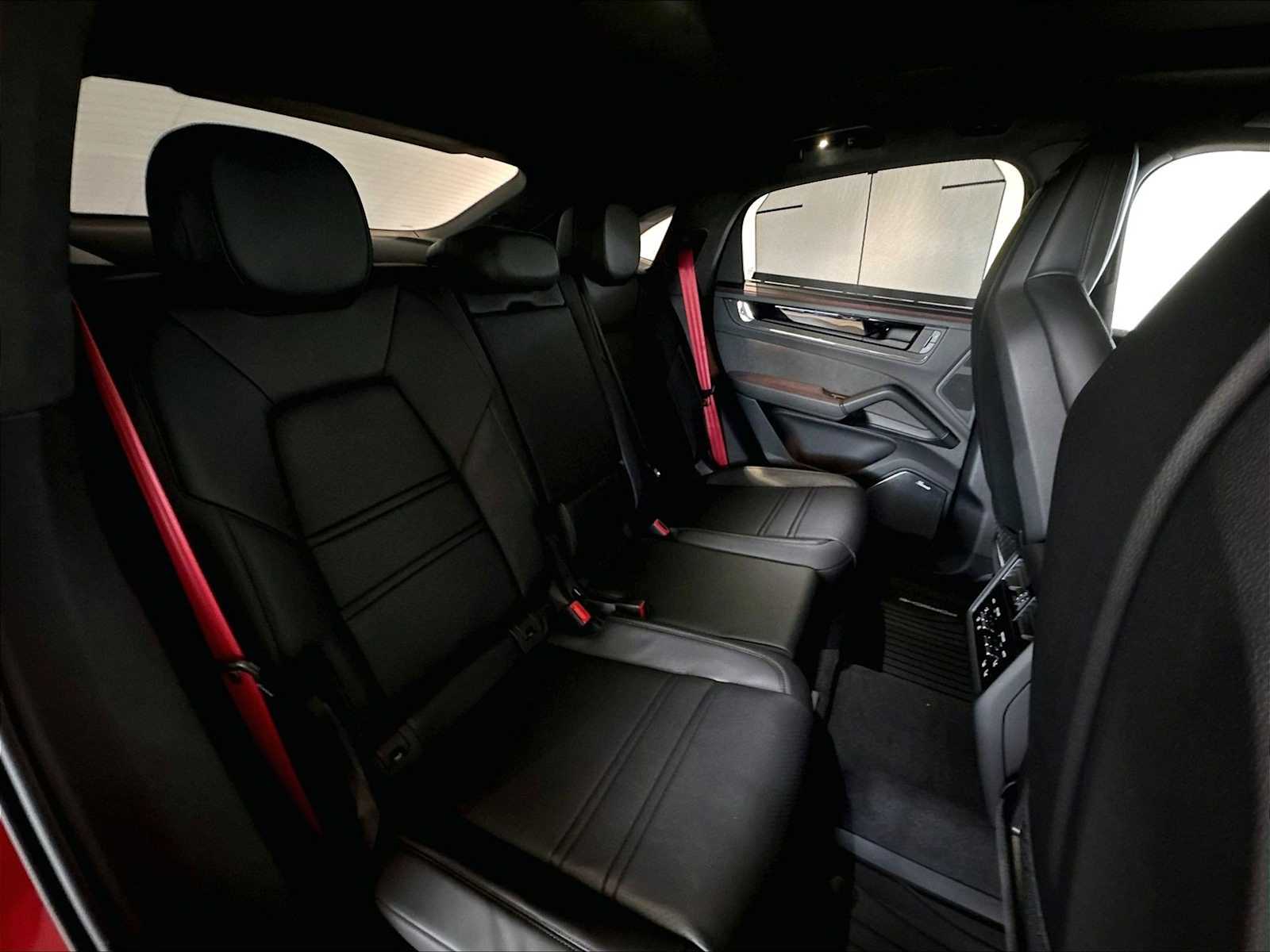 2026 Porsche Cayenne Coupe GTS - Photo 29