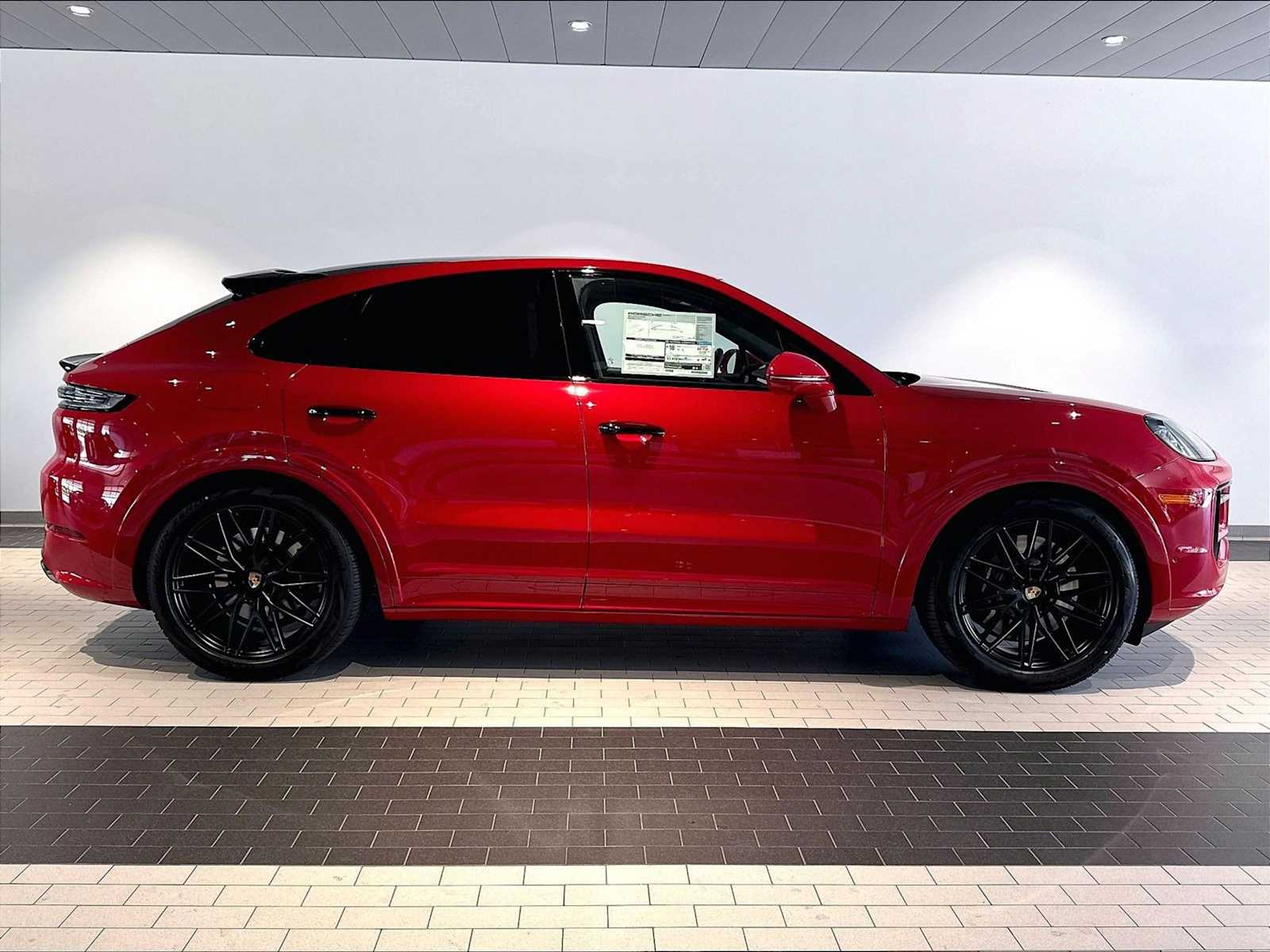 2026 Porsche Cayenne Coupe GTS - Photo 8