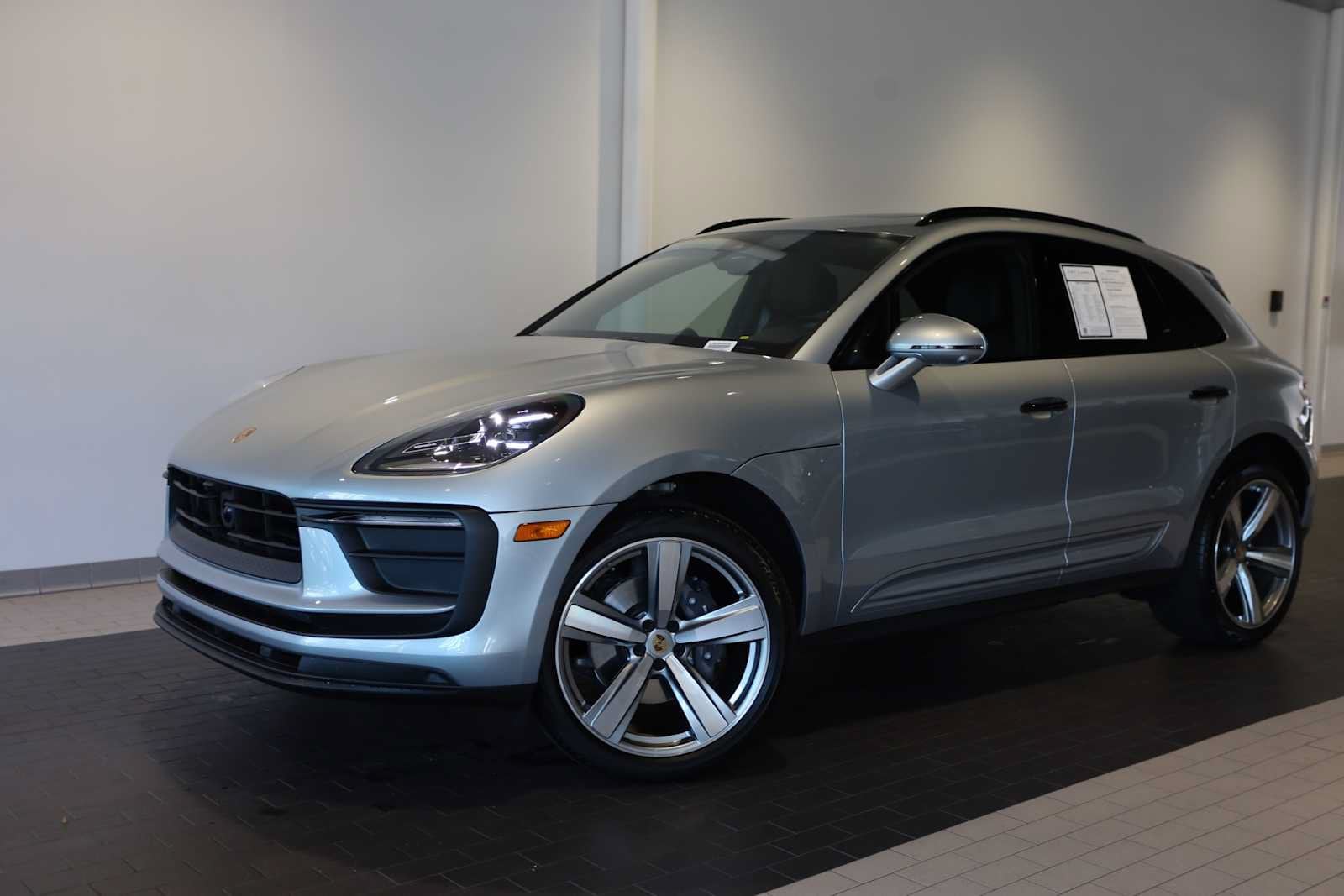 2025 Porsche Macan Base