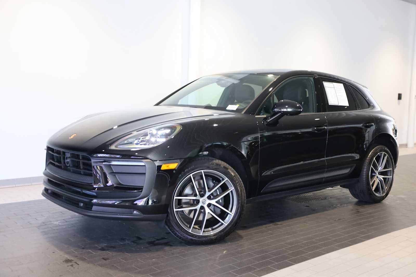 2025 Porsche Macan Base