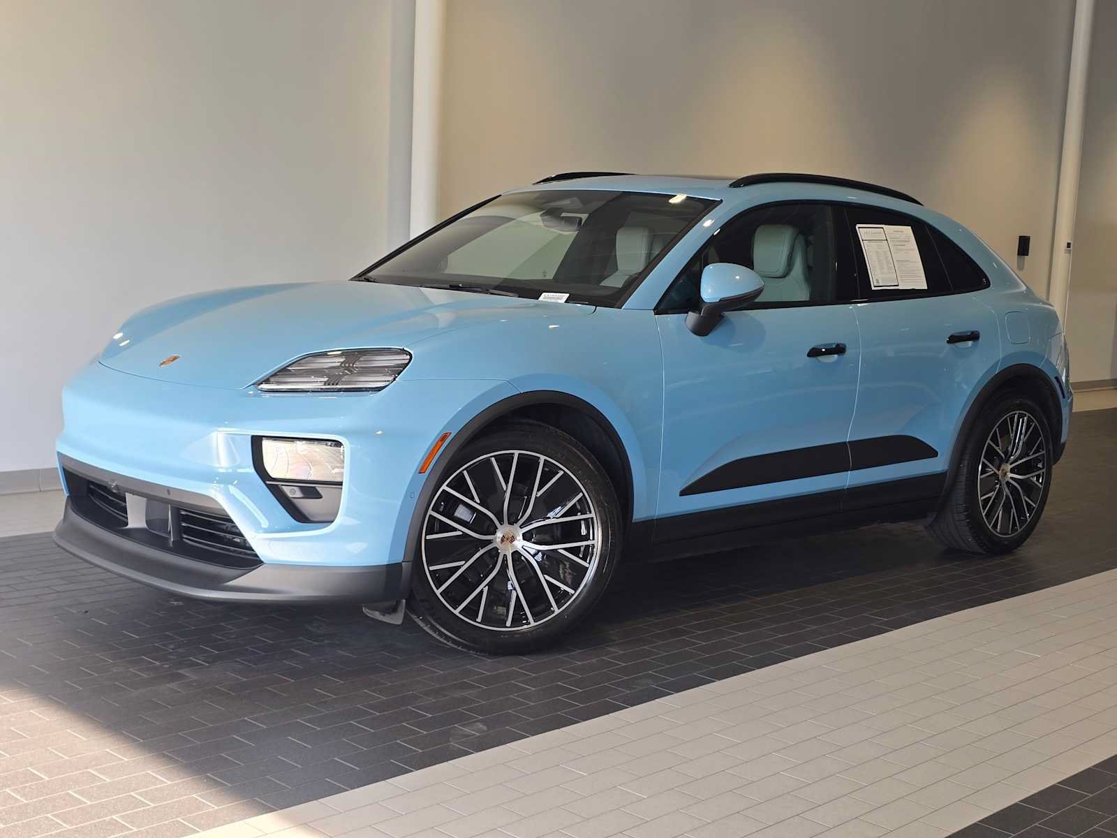 2025 Porsche Macan Base