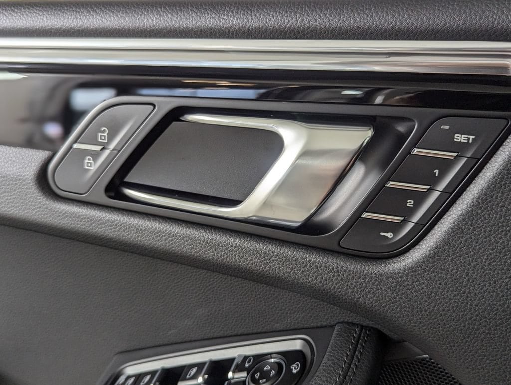 2026 Porsche Macan T - Photo 22