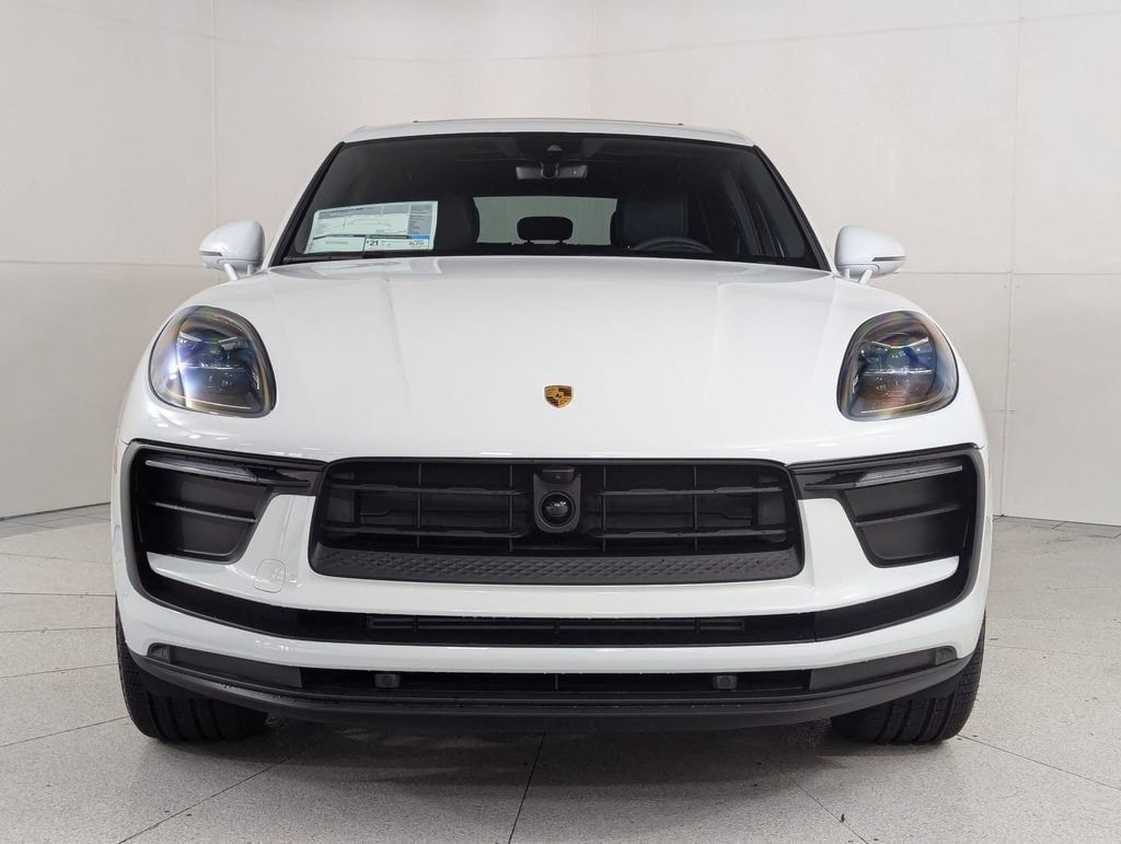 2026 Porsche Macan T - Photo 6