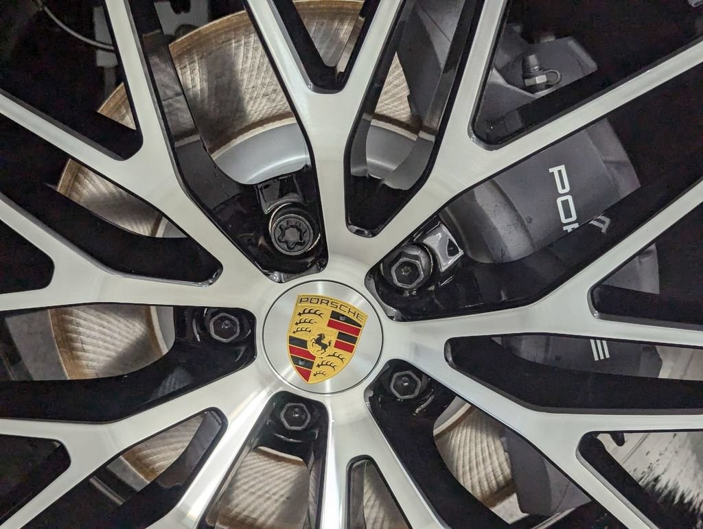 2026 Porsche Macan T - Photo 12