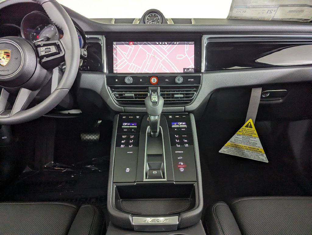 2026 Porsche Macan T - Photo 18