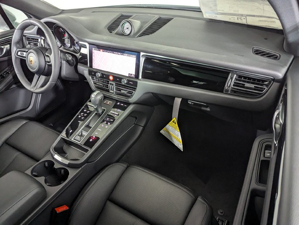 2026 Porsche Macan T - Photo 27