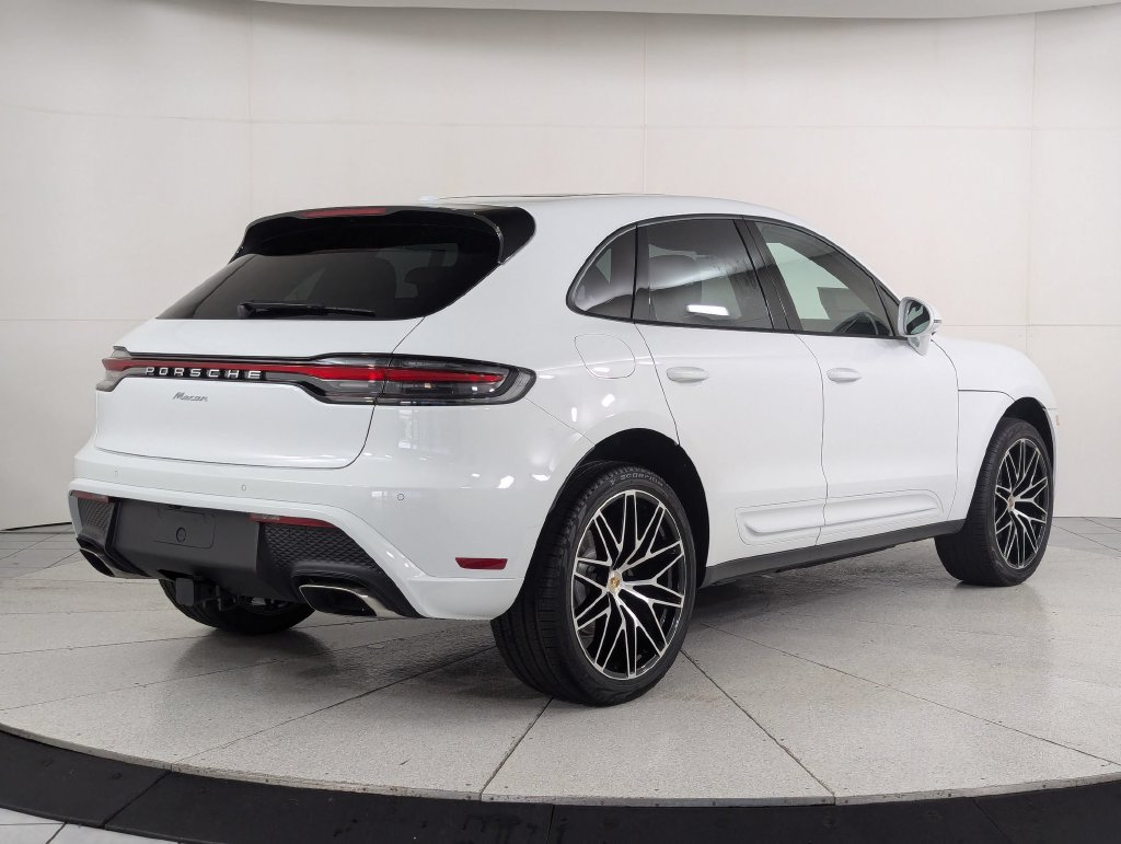 2026 Porsche Macan T - Photo 9