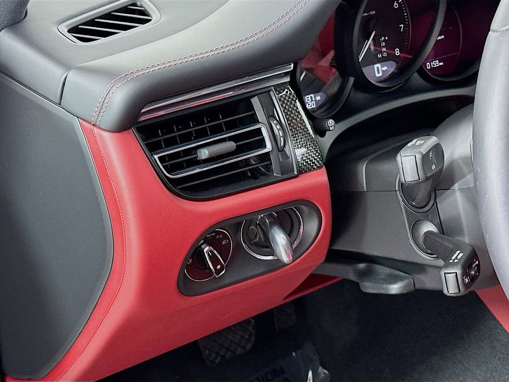 2025 Porsche Macan Base - Photo 11
