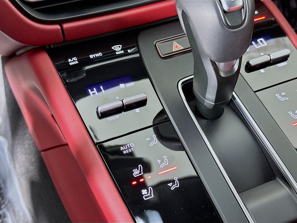 2025 Porsche Macan Base - Photo 17