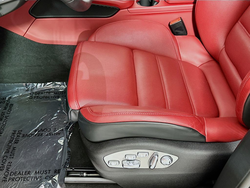 2025 Porsche Macan Base - Photo 21