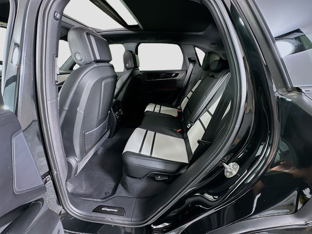 2026 Porsche Cayenne Base - Photo 24