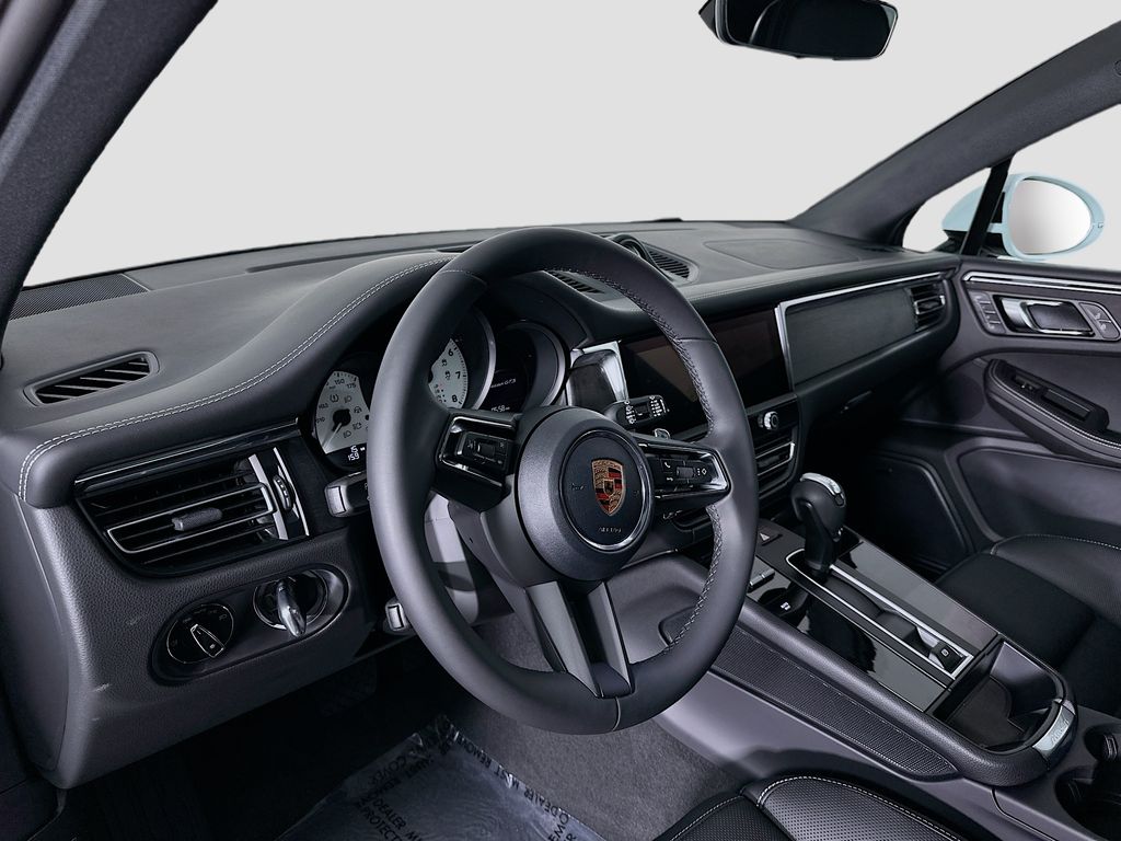 2026 Porsche Macan GTS - Photo 4