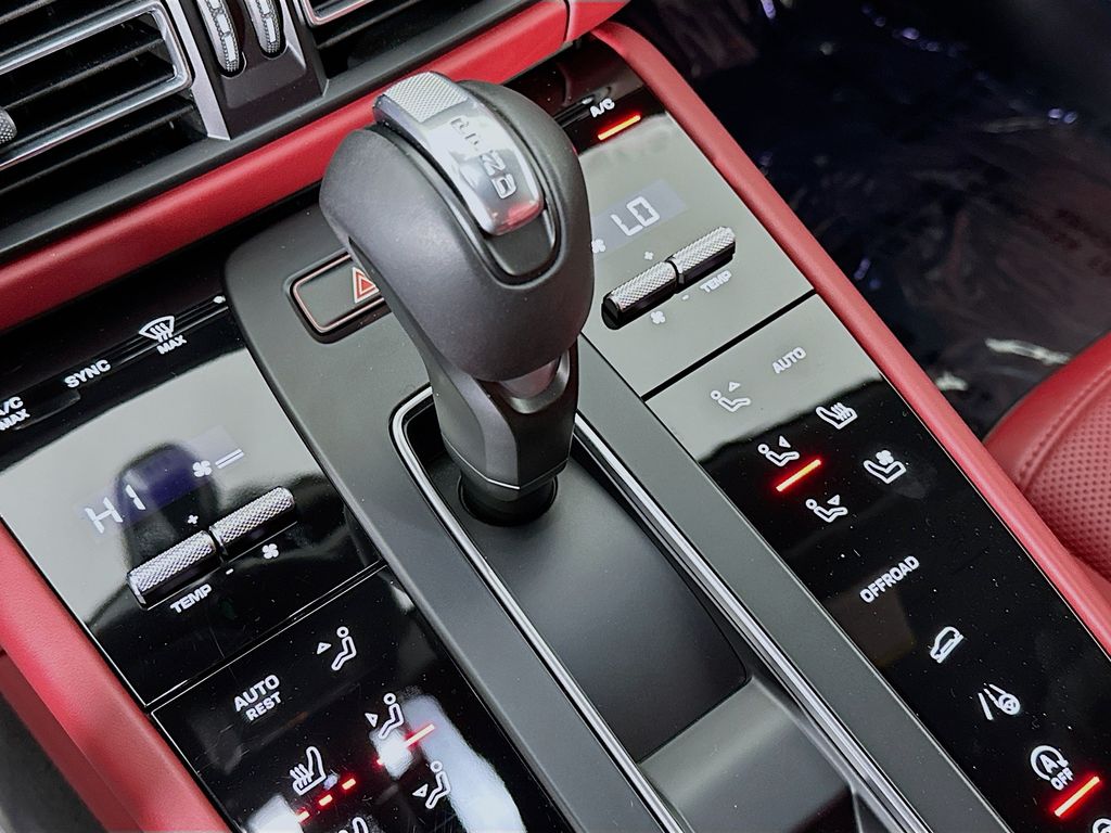 2025 Porsche Macan Base - Photo 18