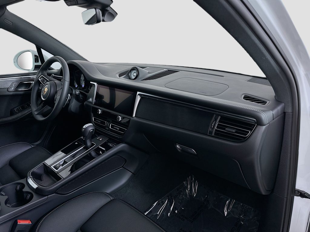 2026 Porsche Macan GTS - Photo 31